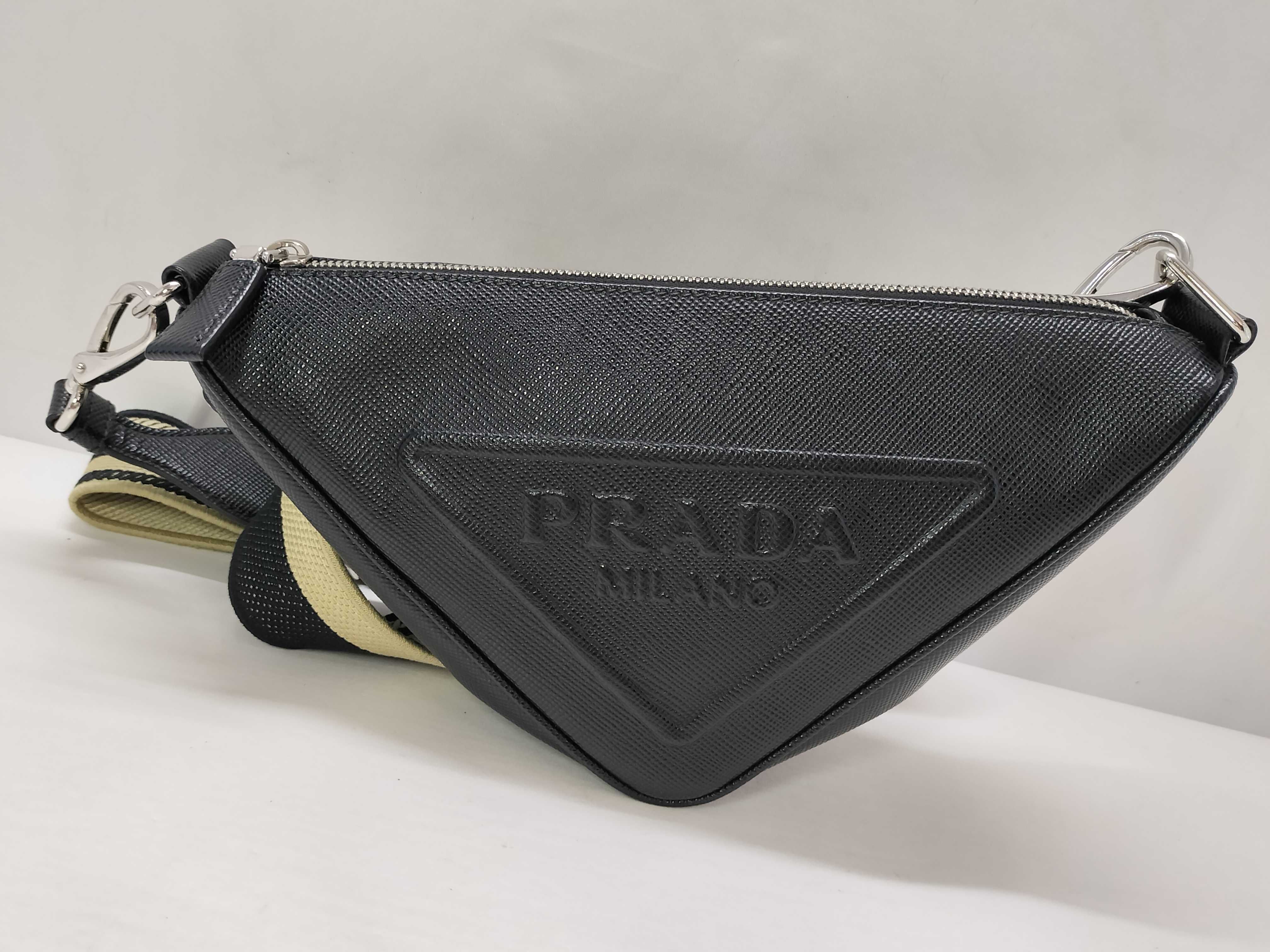 2VH155 Triangle Shoulder Bag