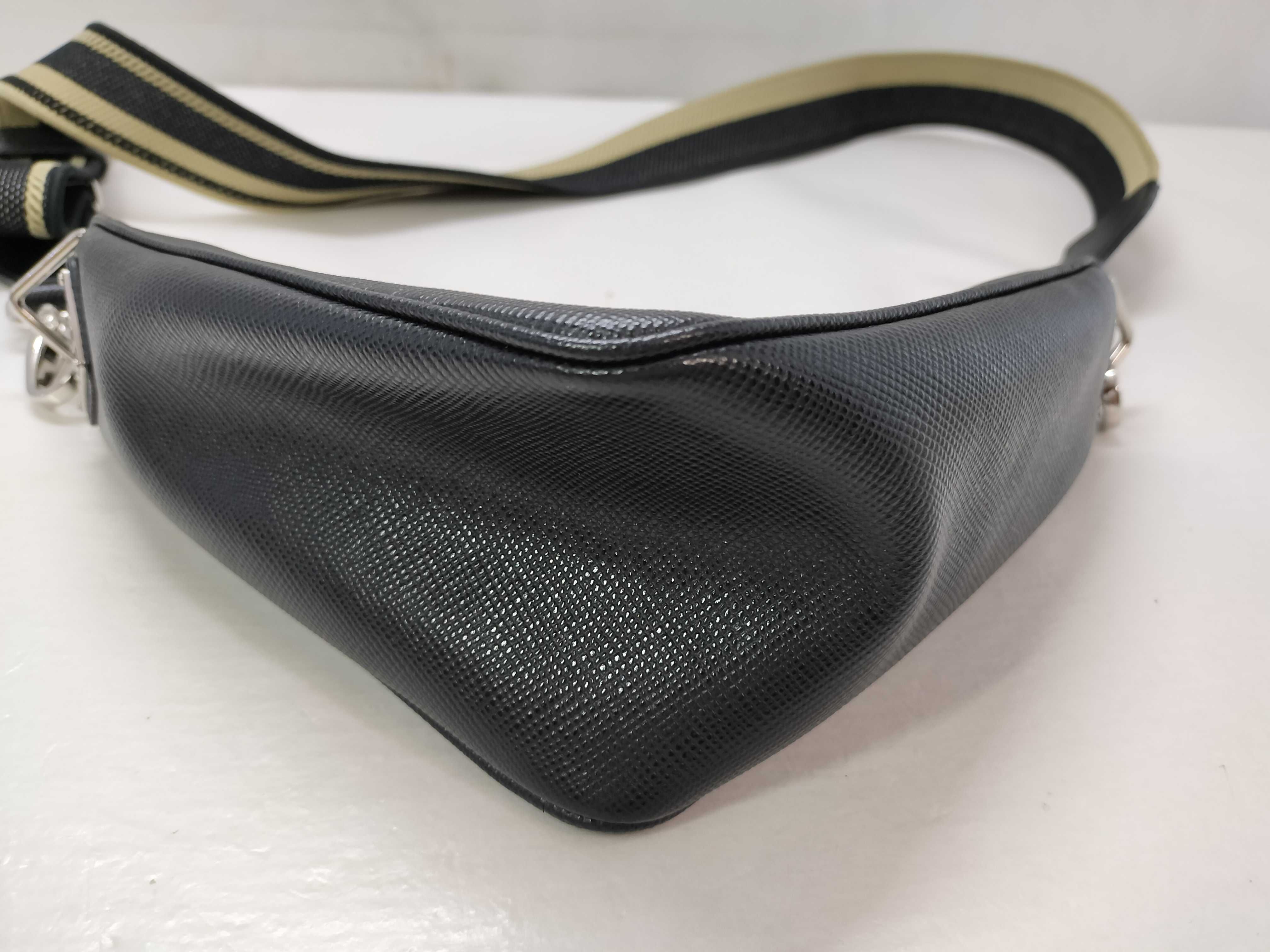 2VH155 Triangle Shoulder Bag — view 13