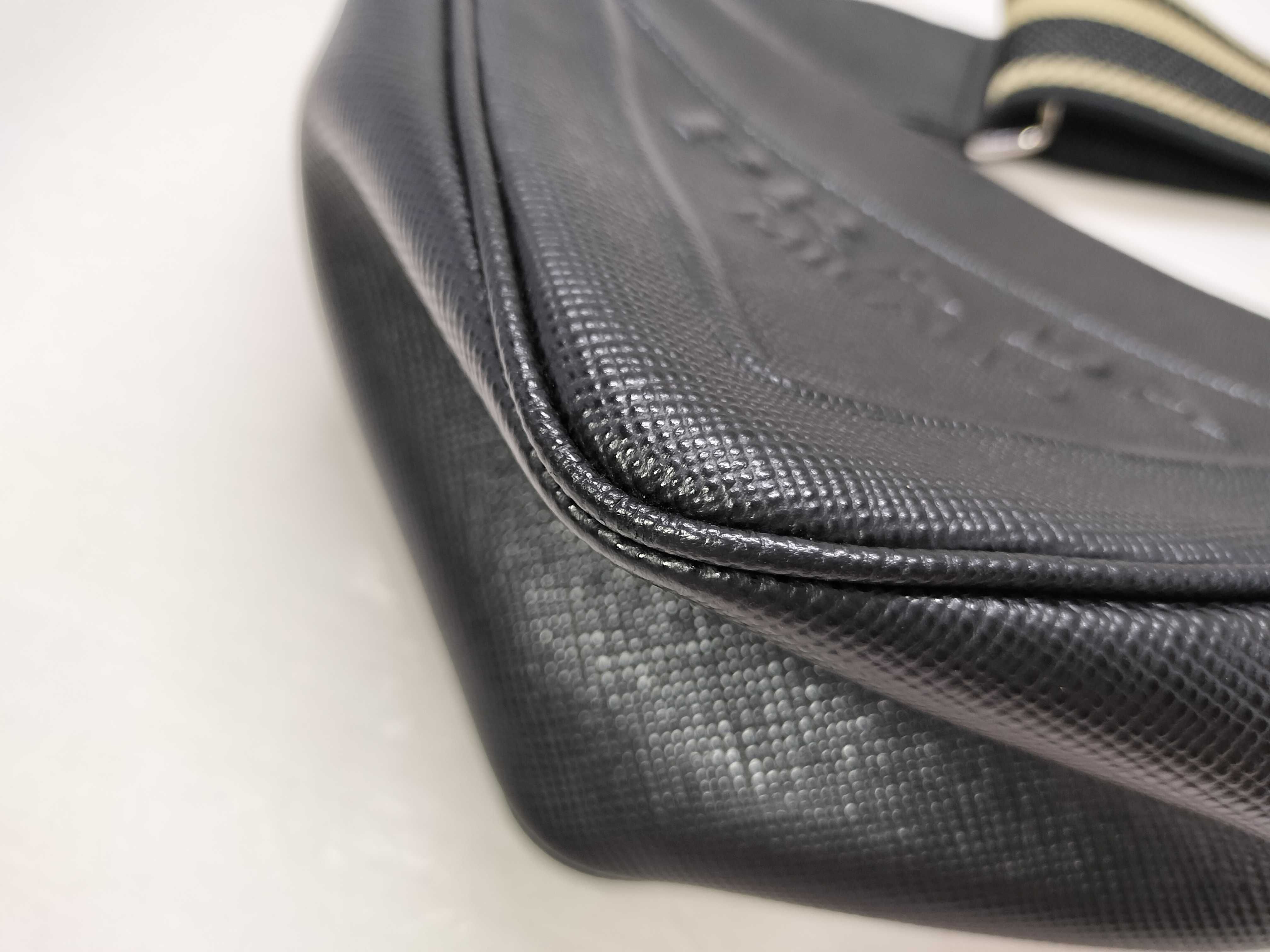 2VH155 Triangle Shoulder Bag — view 7