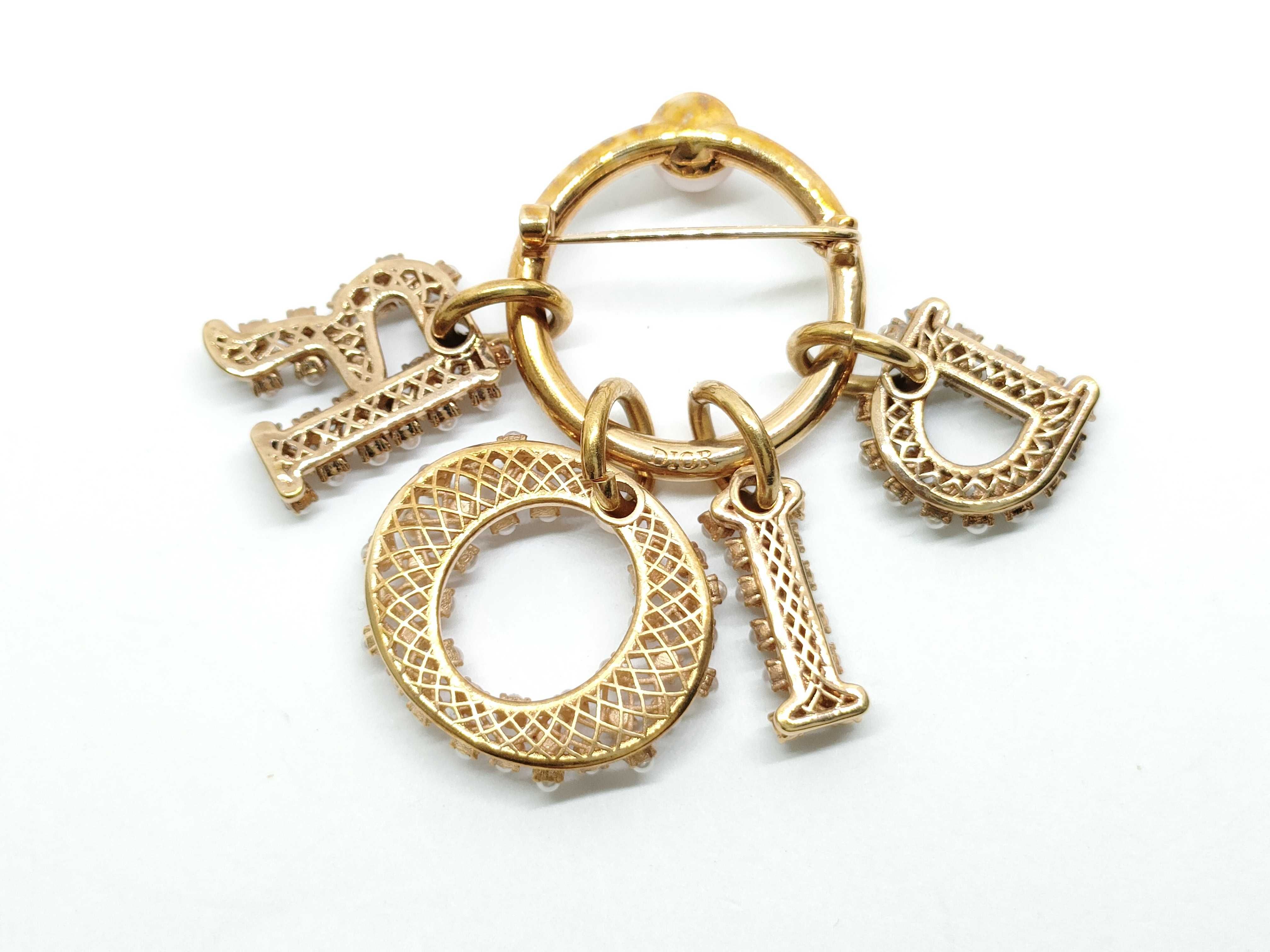 Faux Pearl Brooch, 11.6g — view 2