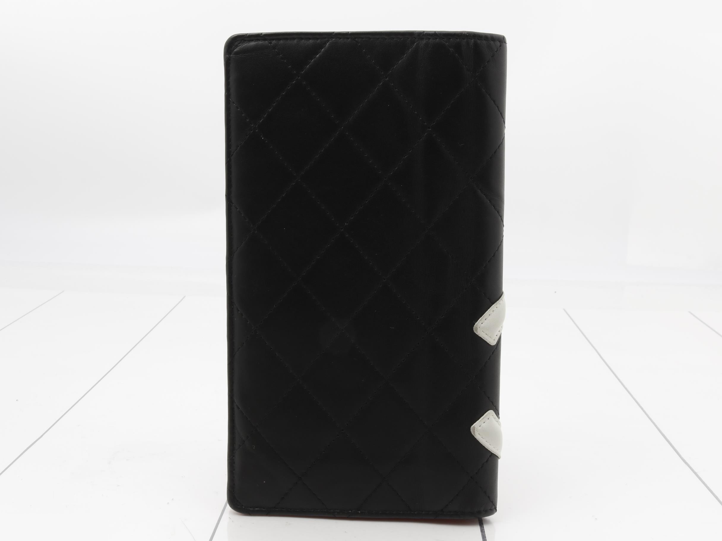 Bi-fold wallet — view 2