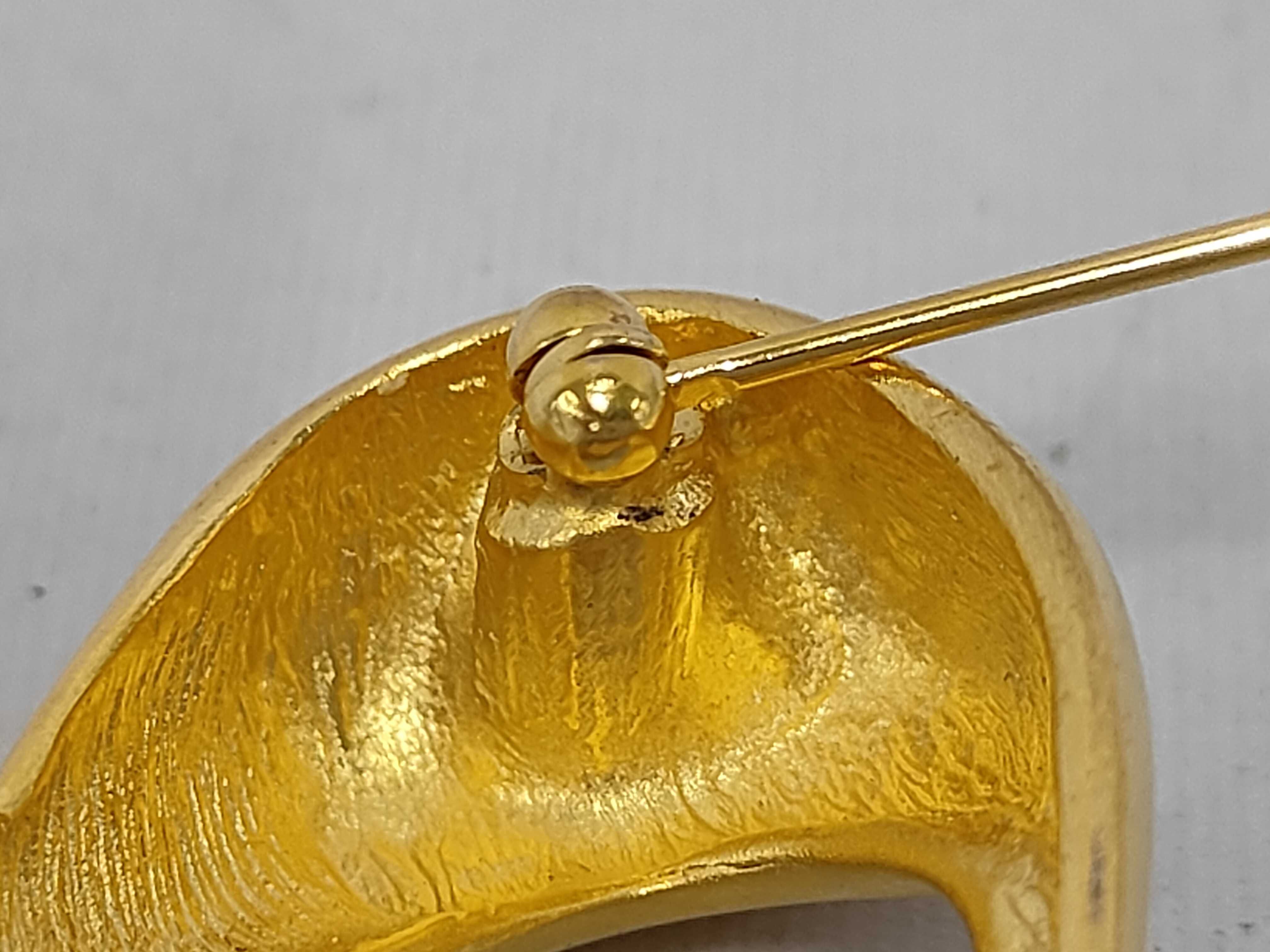 Ribbon Brooch / Matte Gold Brooch — view 3