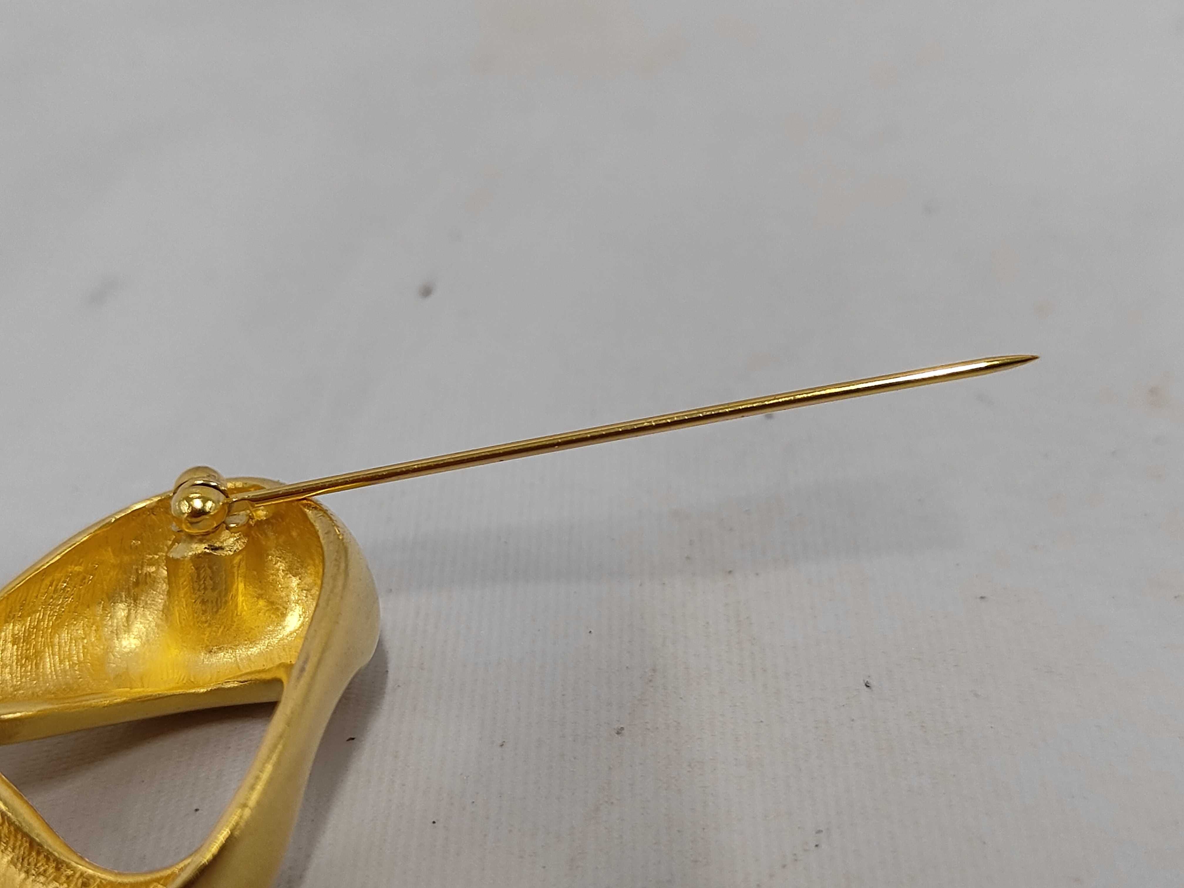 Ribbon Brooch / Matte Gold Brooch — view 5