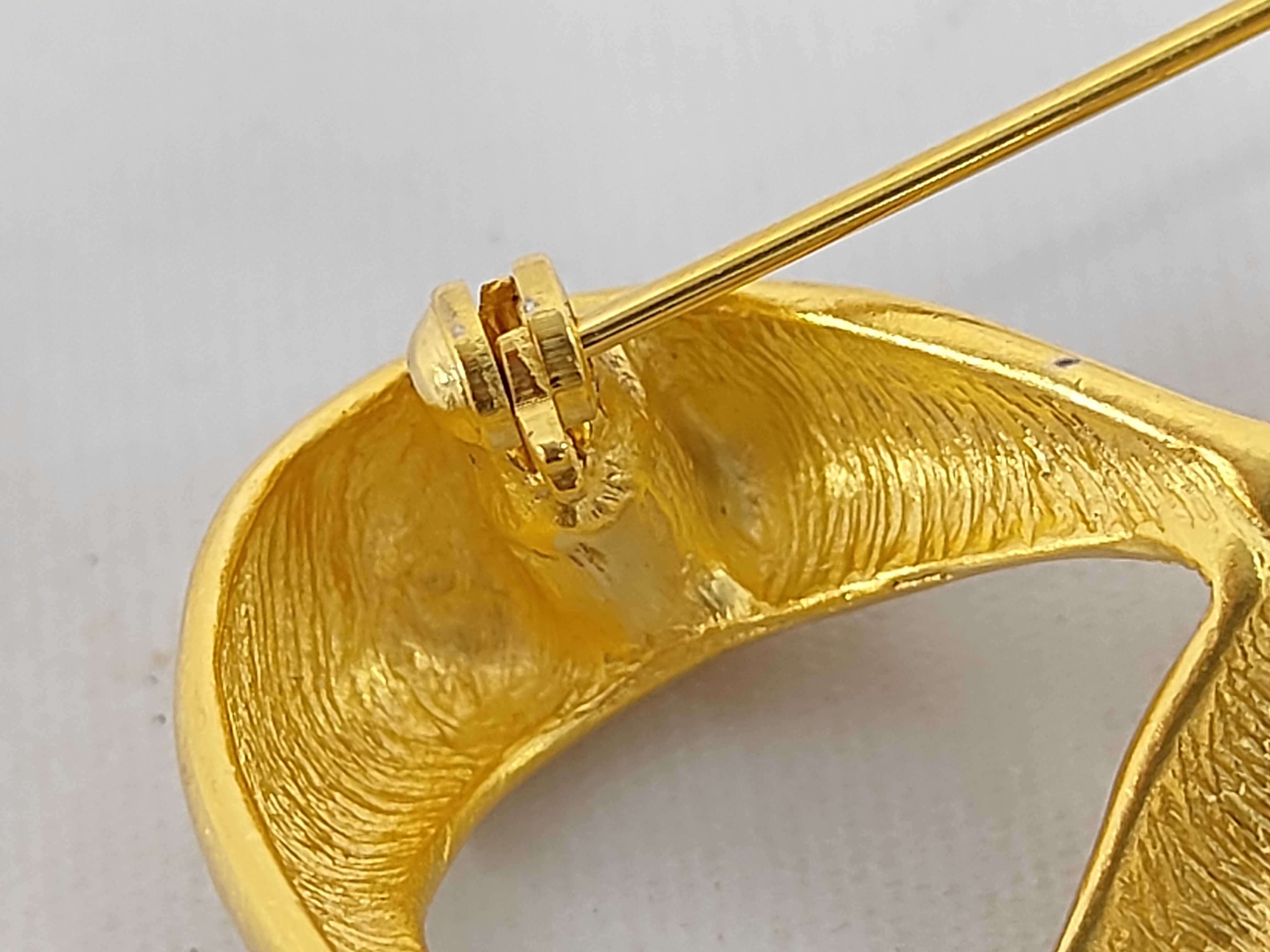 Ribbon Brooch / Matte Gold Brooch — view 7