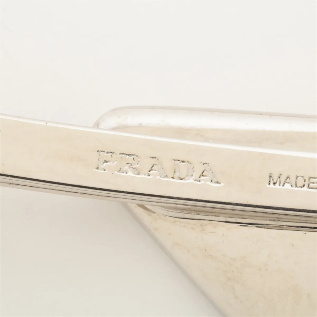 1IF051 Triangle Logo Hairpin GP Silver x White — view 3