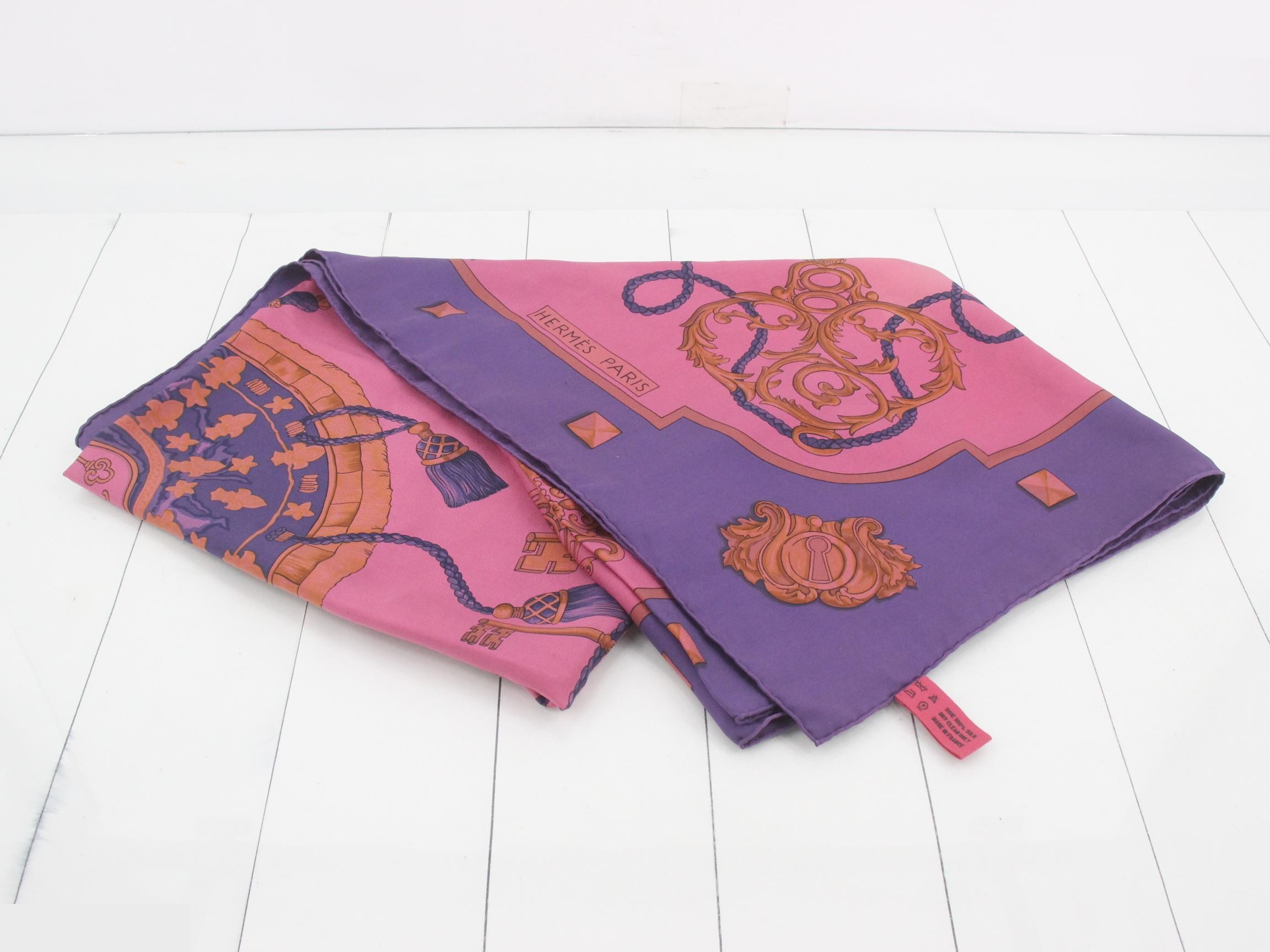 Large scarf — view 2