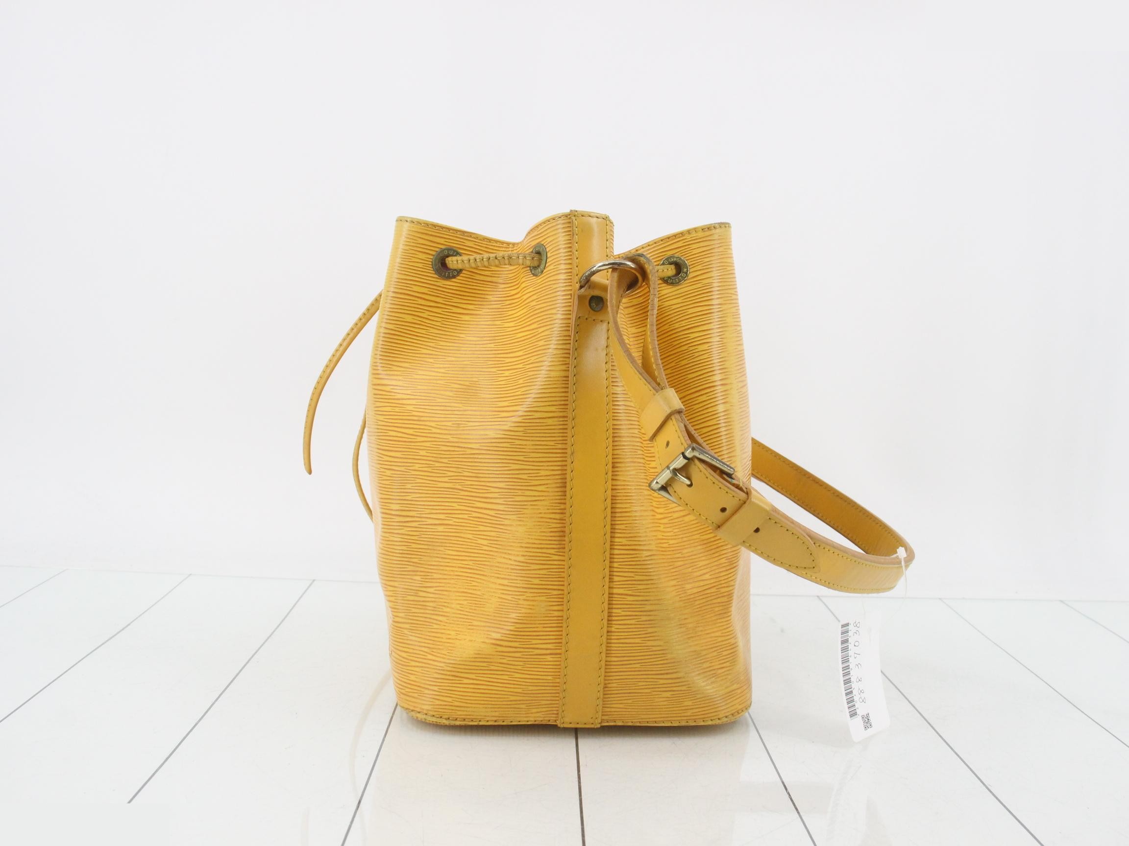 M44109 Epi Noe Shoulder Bag — view 3