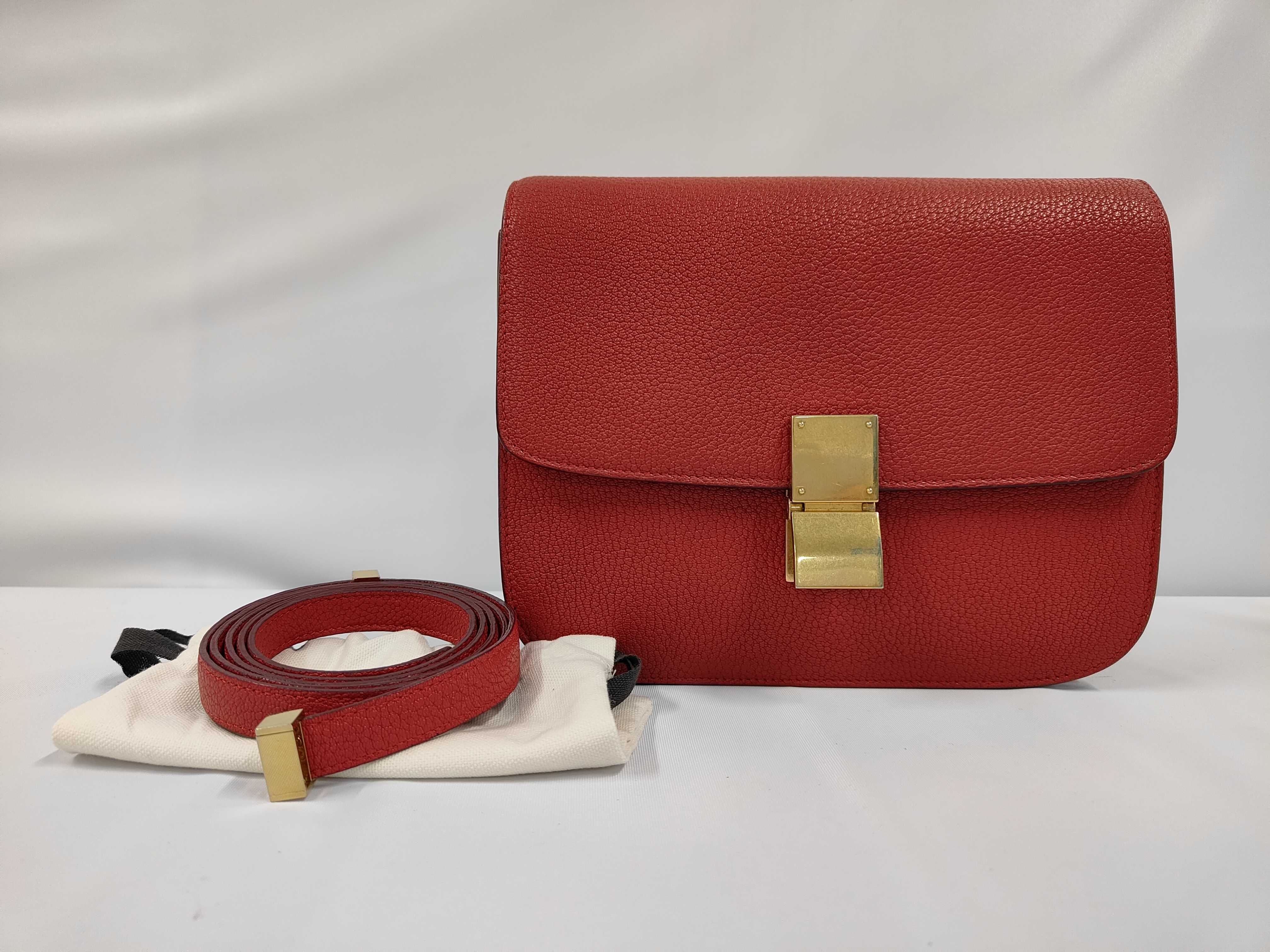 Classic Box Medium Grain Leather Shoulder Bag