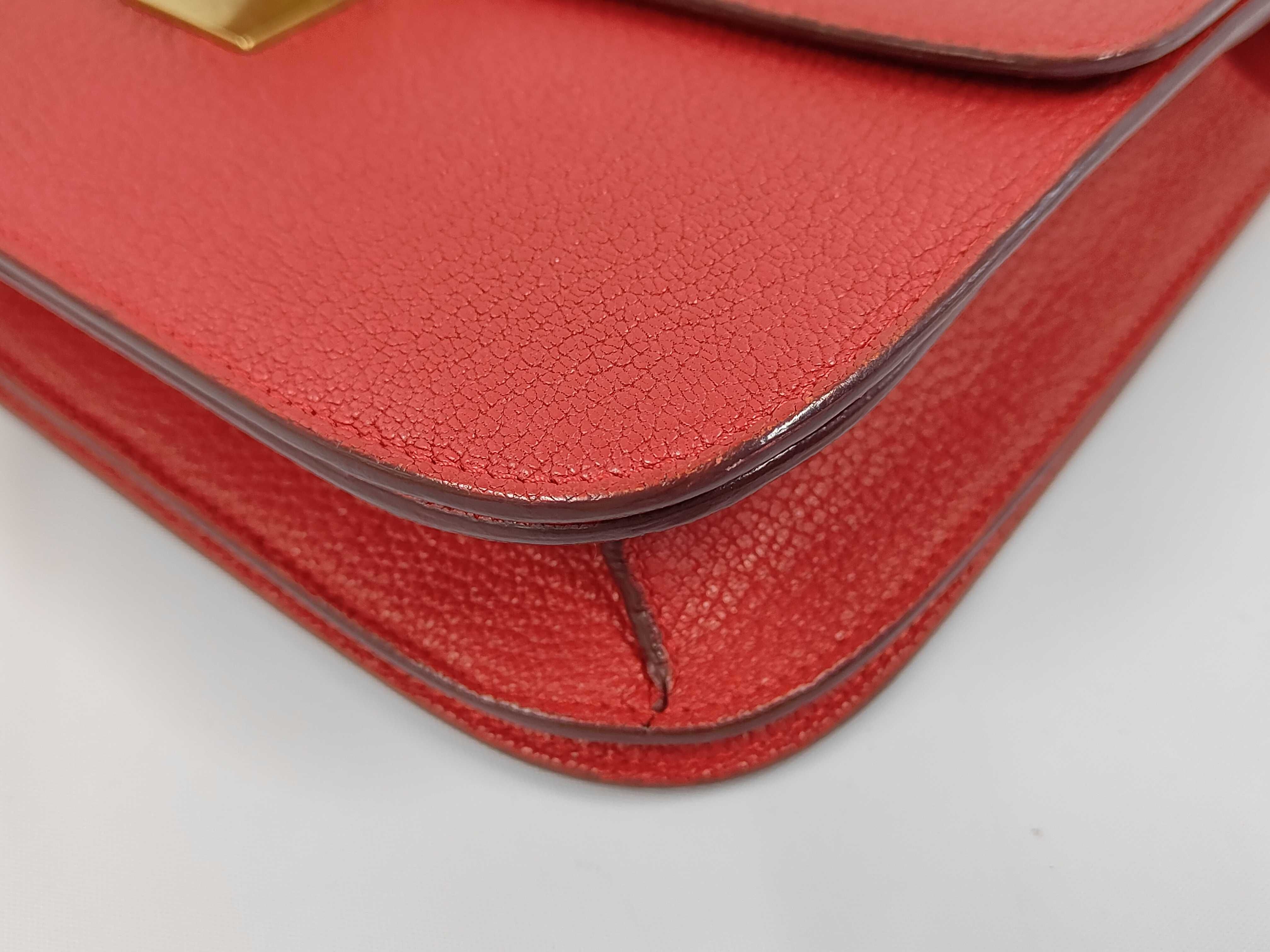 Classic Box Medium Grain Leather Shoulder Bag — view 4