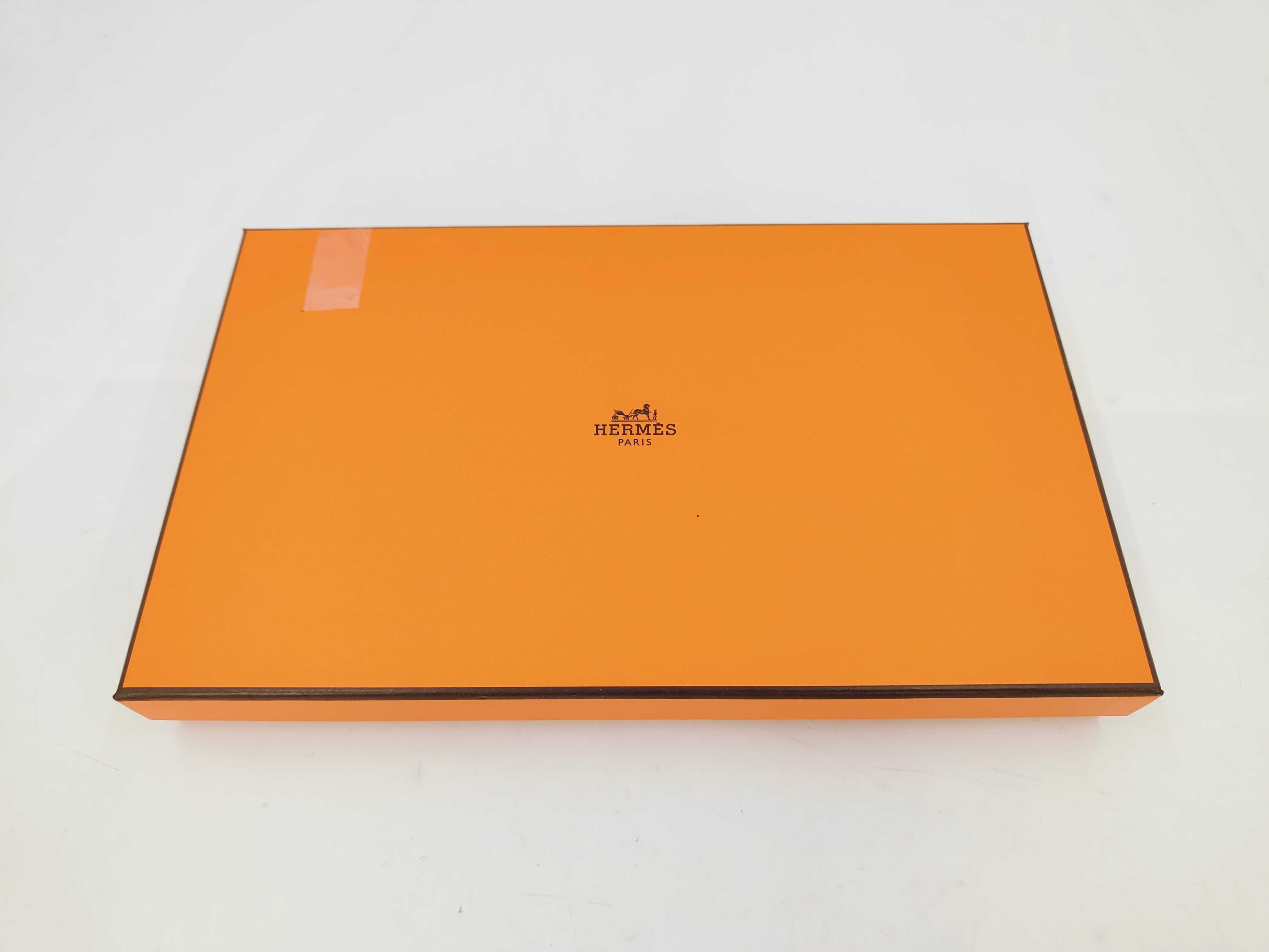 A5 notebook cover with W stamp, other accessories — view 9