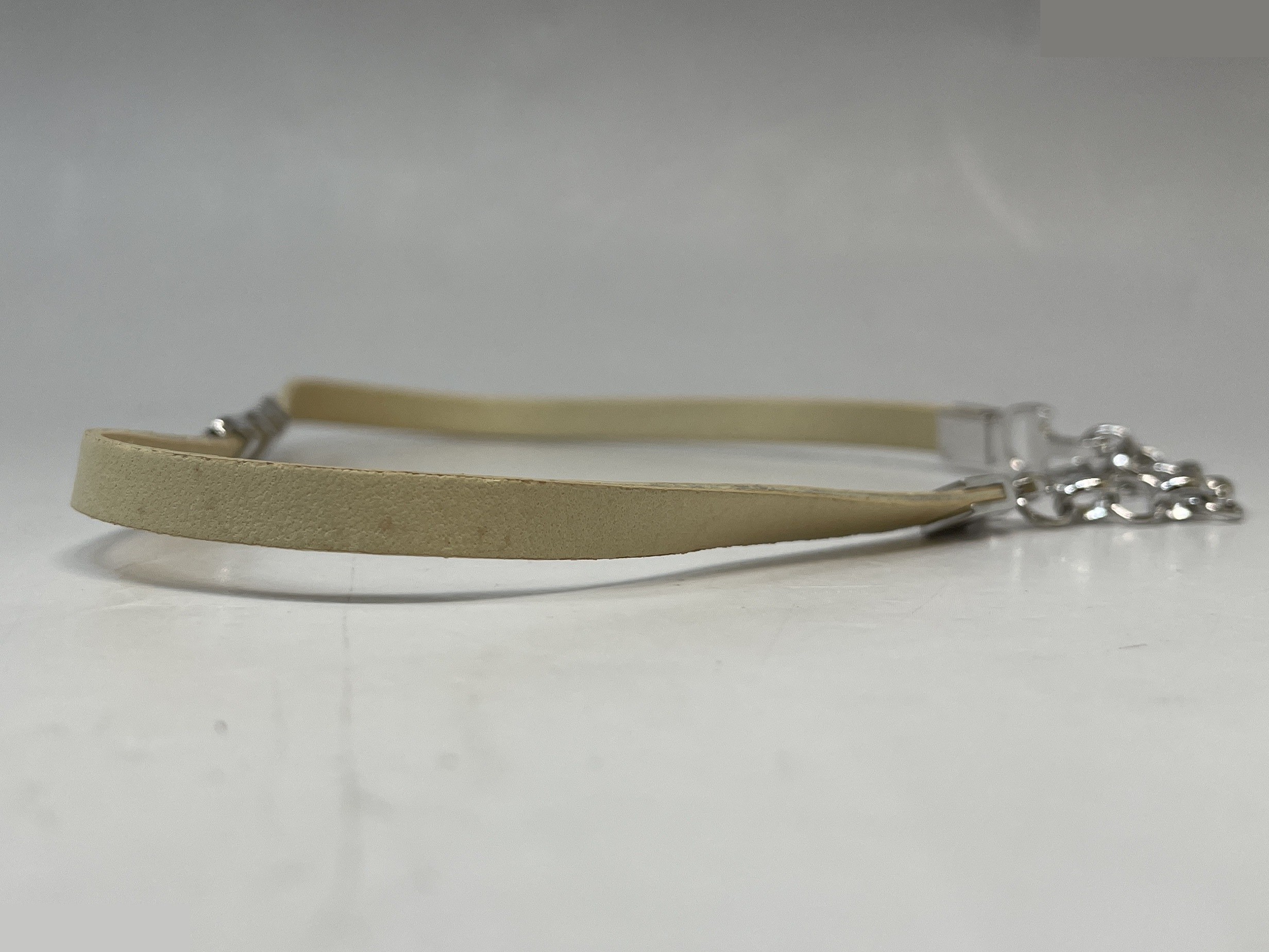 Two-piece set: CD logo genuine leather choker, beige. — view 9