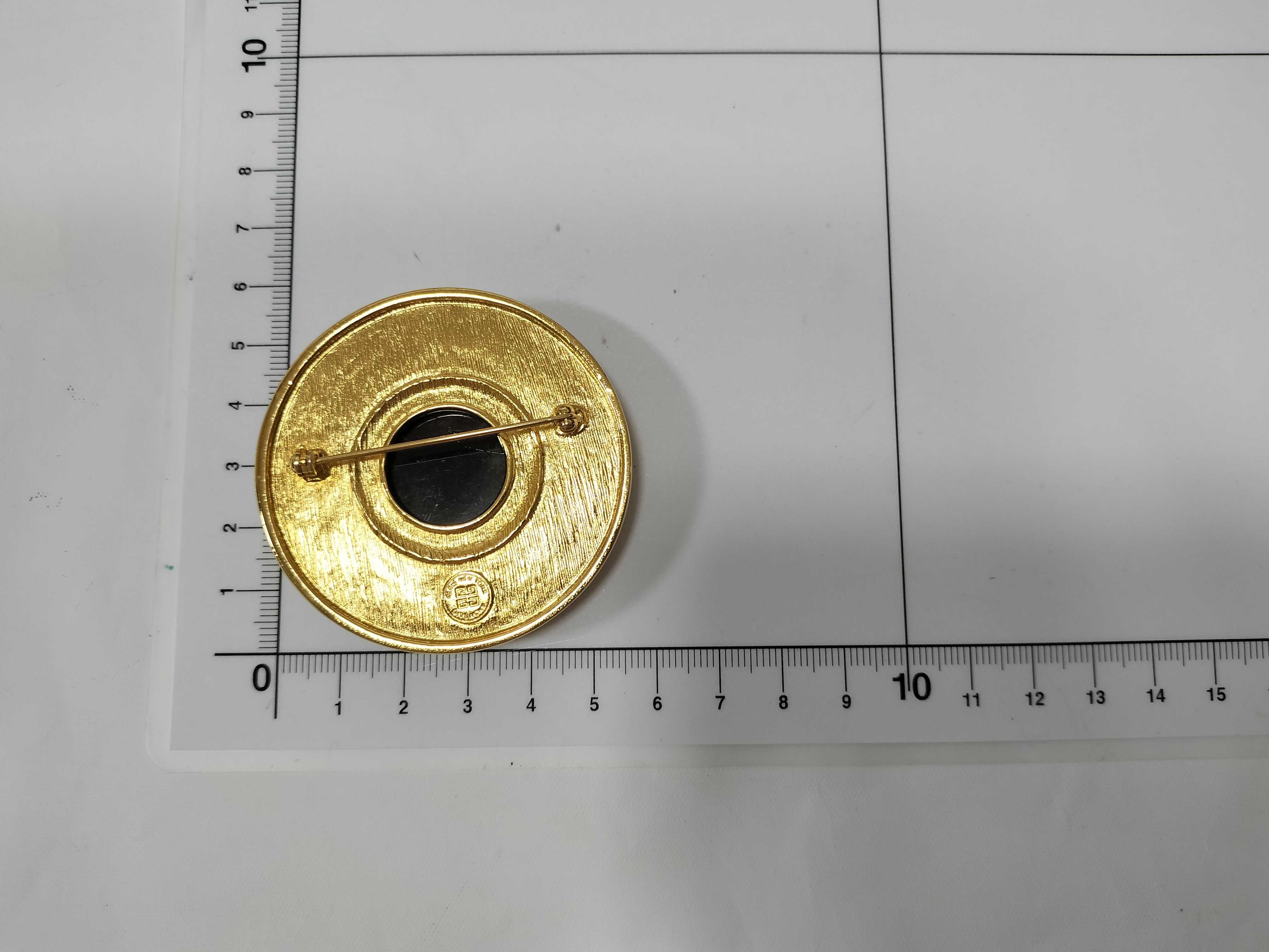 Gold Brooch — view 10