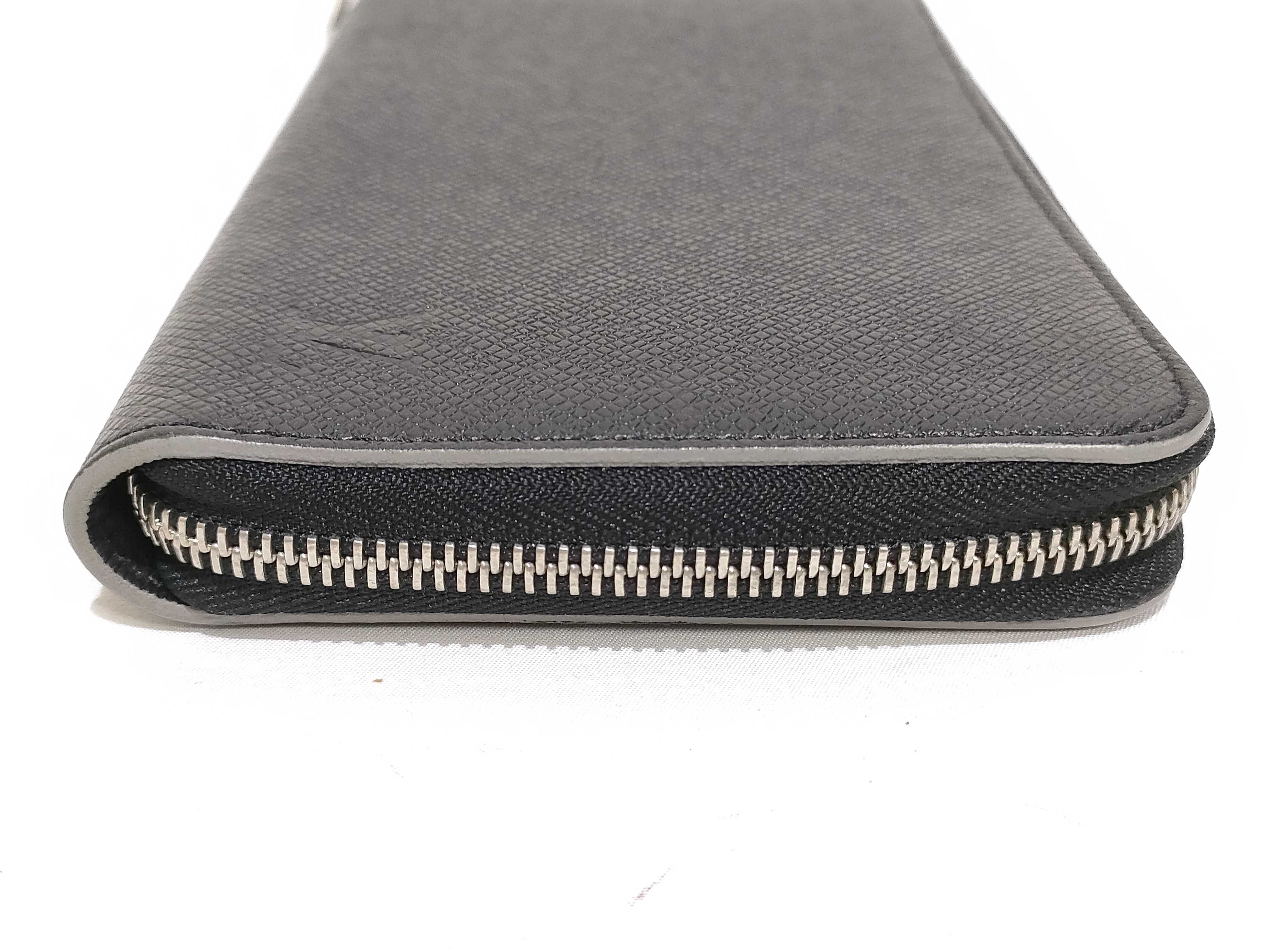 Taiga Zippy Organizer NM Round Zipper Wallet M30056 CA4107 — view 5