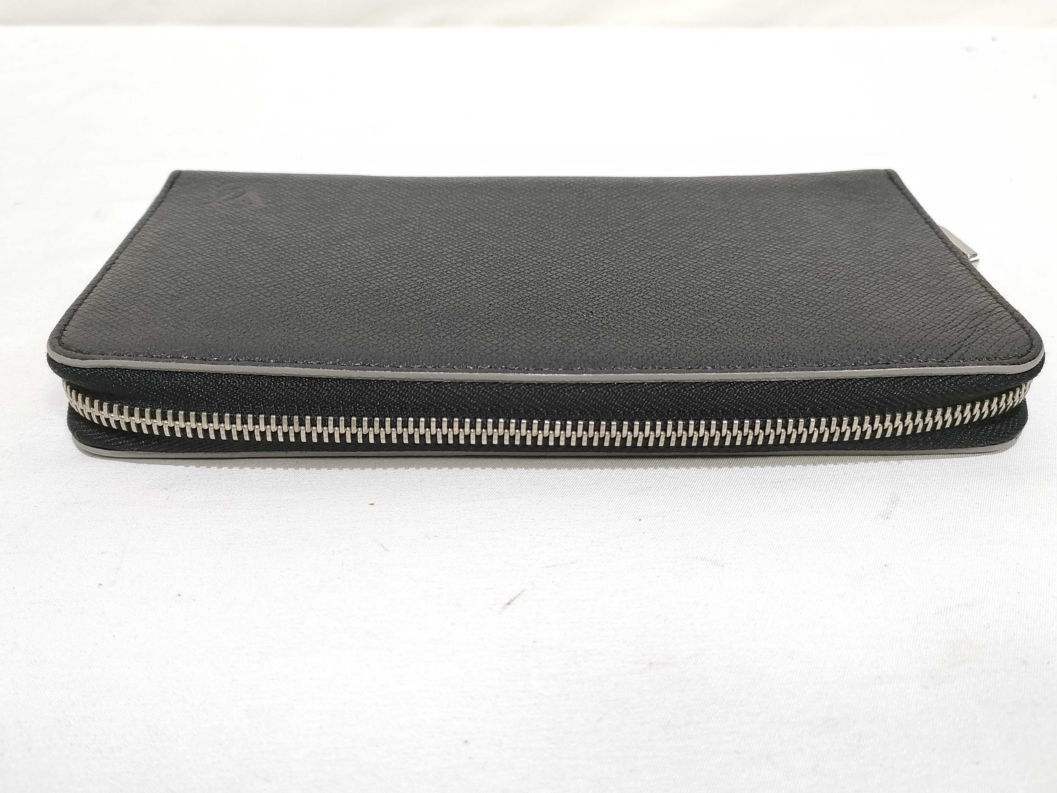Taiga Zippy Organizer NM Round Zipper Wallet M30056 CA4107 — view 6