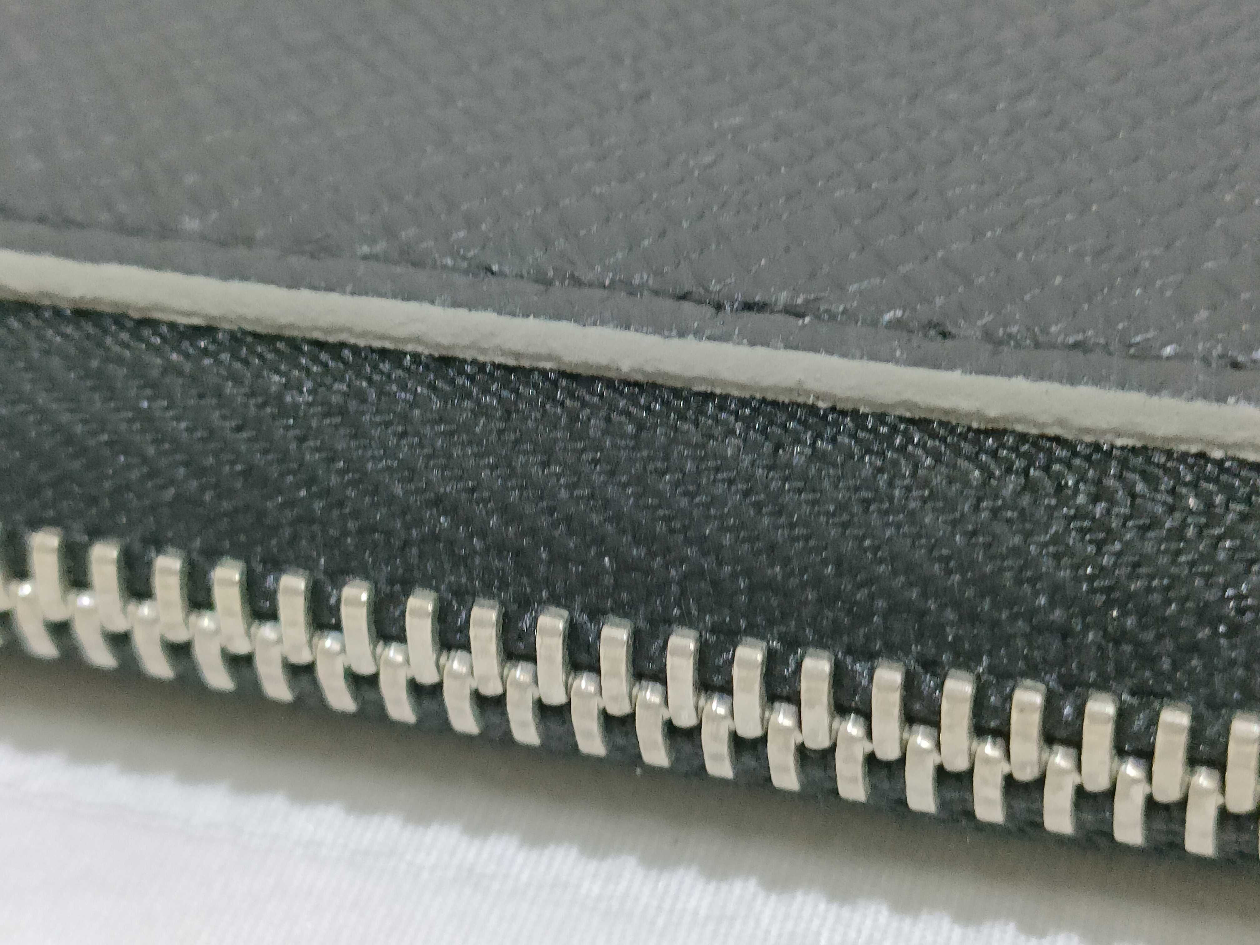 Taiga Zippy Organizer NM Round Zipper Wallet M30056 CA4107 — view 8