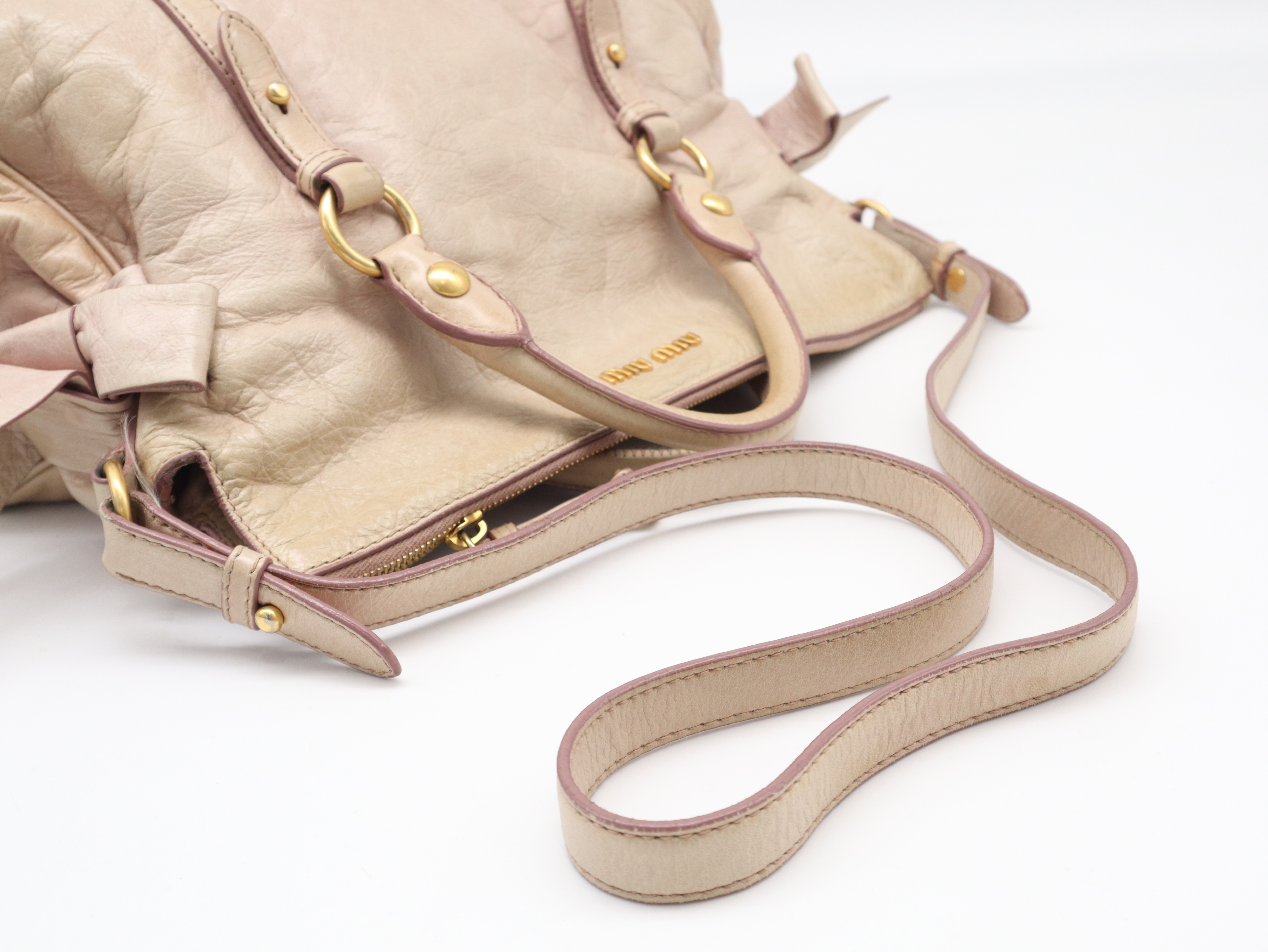 Vitello Luxe 2-Way Side Ribbon Beige Handbag — view 6