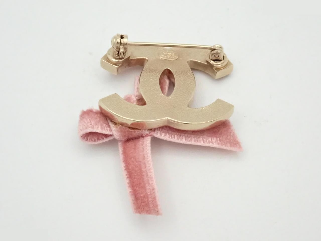 Brooch - Coco Mark/Ribbon — view 2