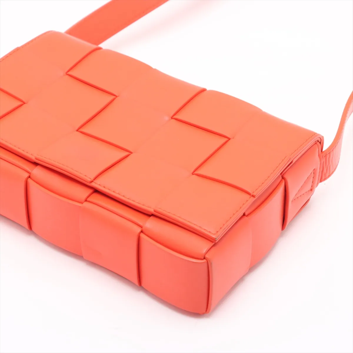 Maxi Intrecciato Cassette Leather Shoulder Bag Orange — view 3