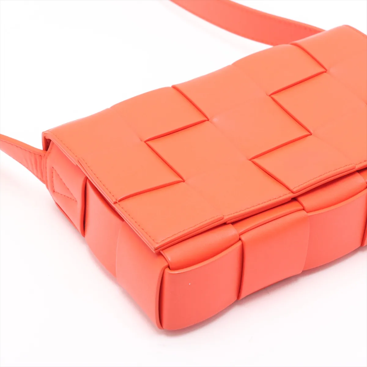Maxi Intrecciato Cassette Leather Shoulder Bag Orange — view 4