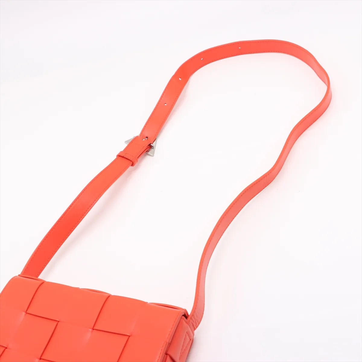 Maxi Intrecciato Cassette Leather Shoulder Bag Orange — view 5