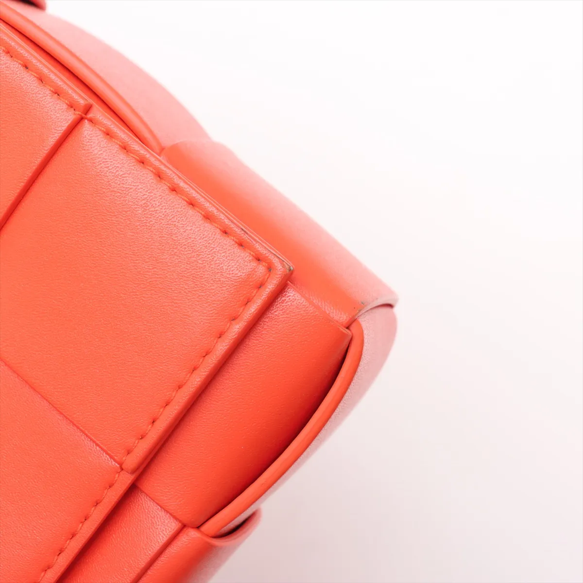 Maxi Intrecciato Cassette Leather Shoulder Bag Orange — view 10