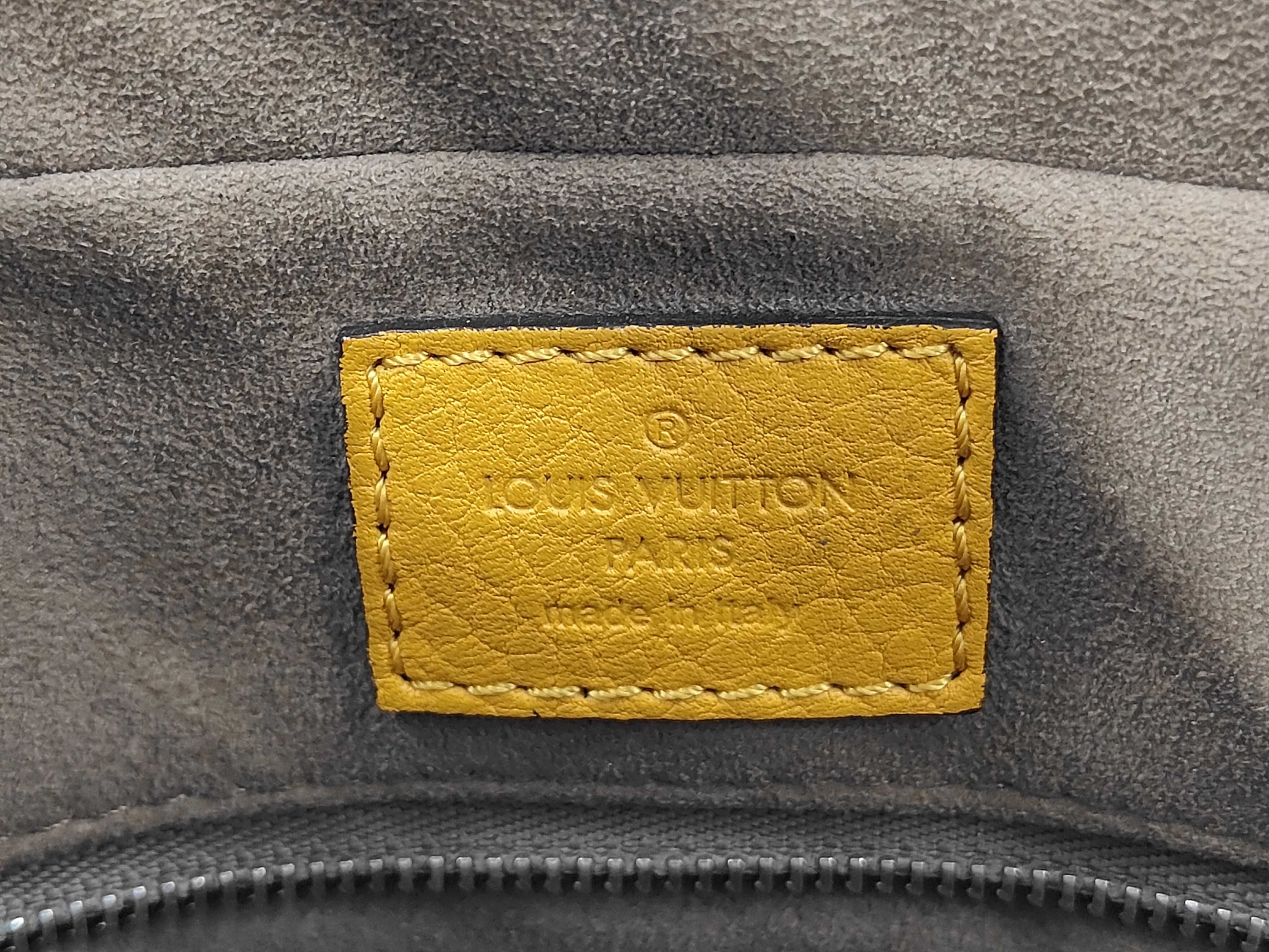 LV Bag Port Document Voyage Business Bag — view 10