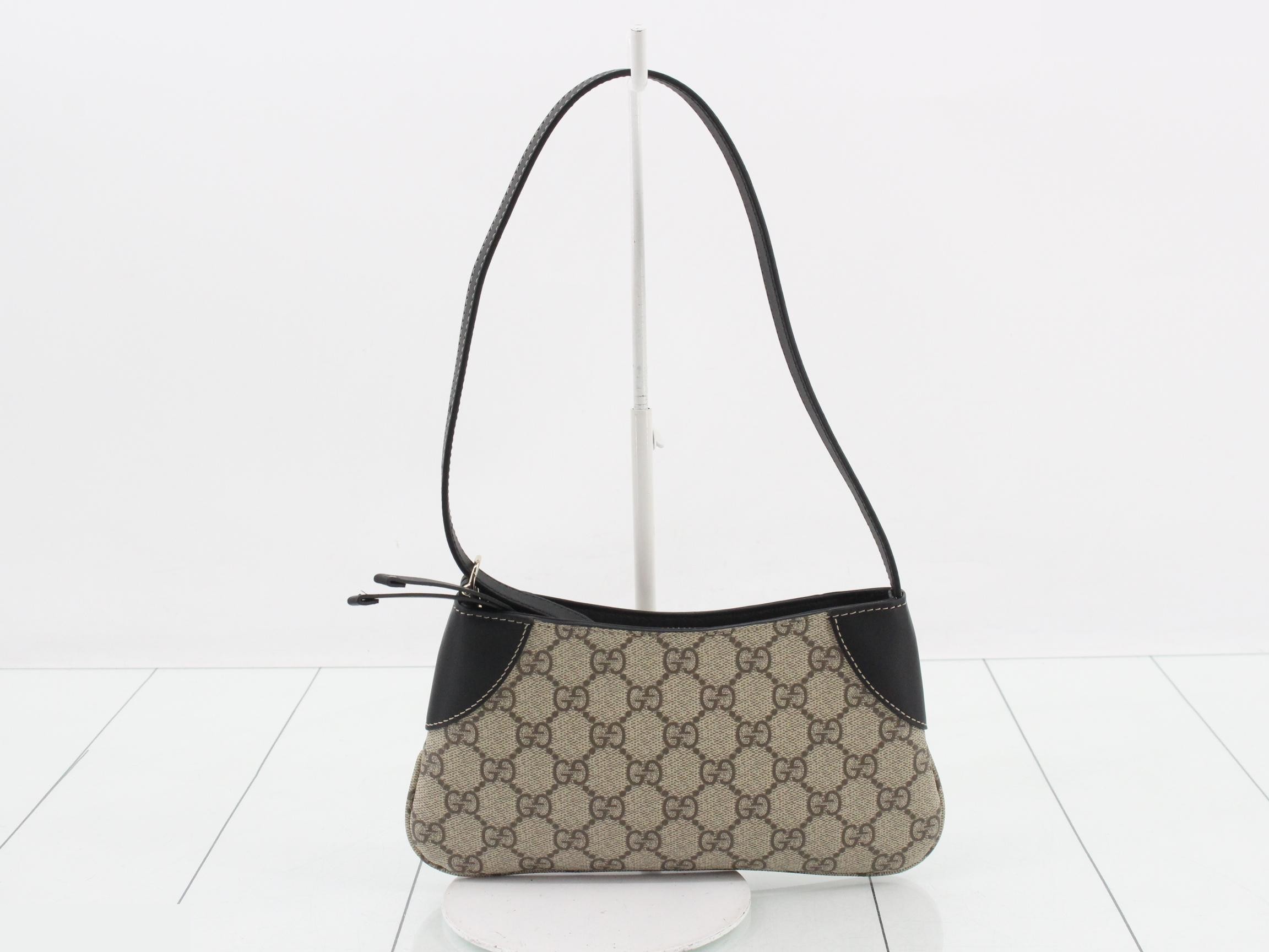 GG Emblem GG Supreme Small Shoulder Bag 820696
