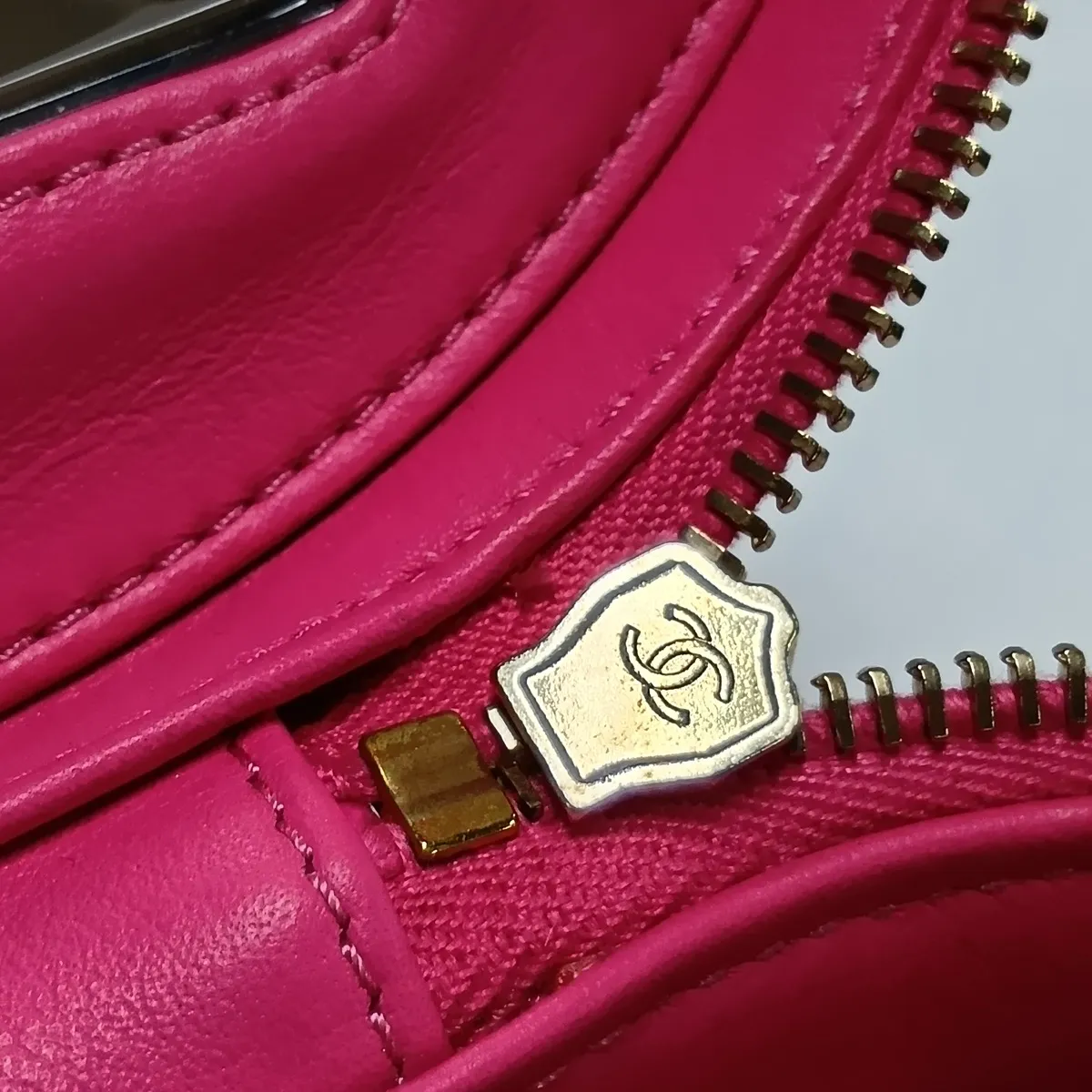 Matelassé Caviar Skin Vanity Bag, Pink with Gold Hardware, KTN5149G, Random Plate — view 12