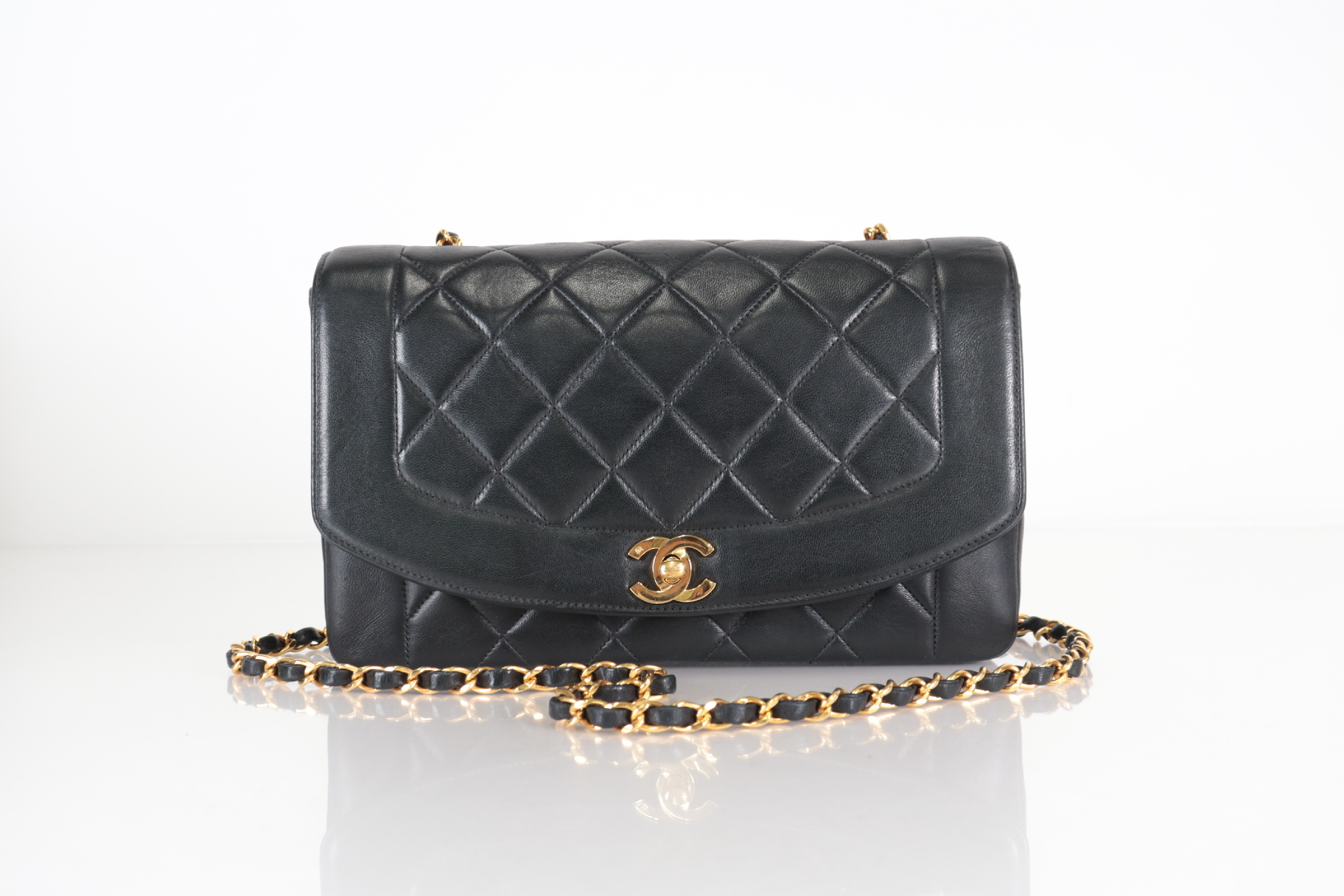 Diana 25 Lambskin Chain Shoulder Bag (Serial No. 2) — view 2