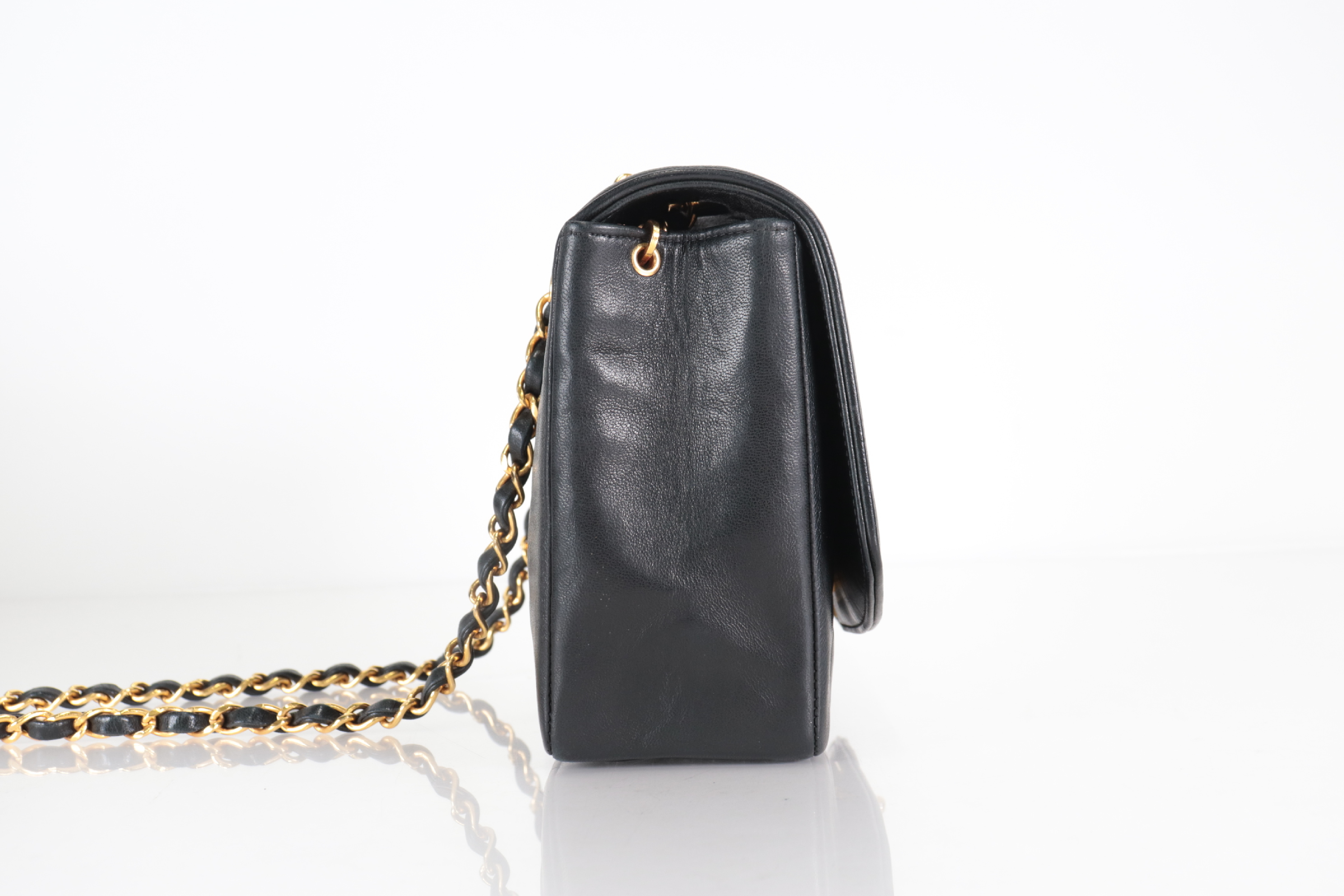Diana 25 Lambskin Chain Shoulder Bag (Serial No. 2) — view 4