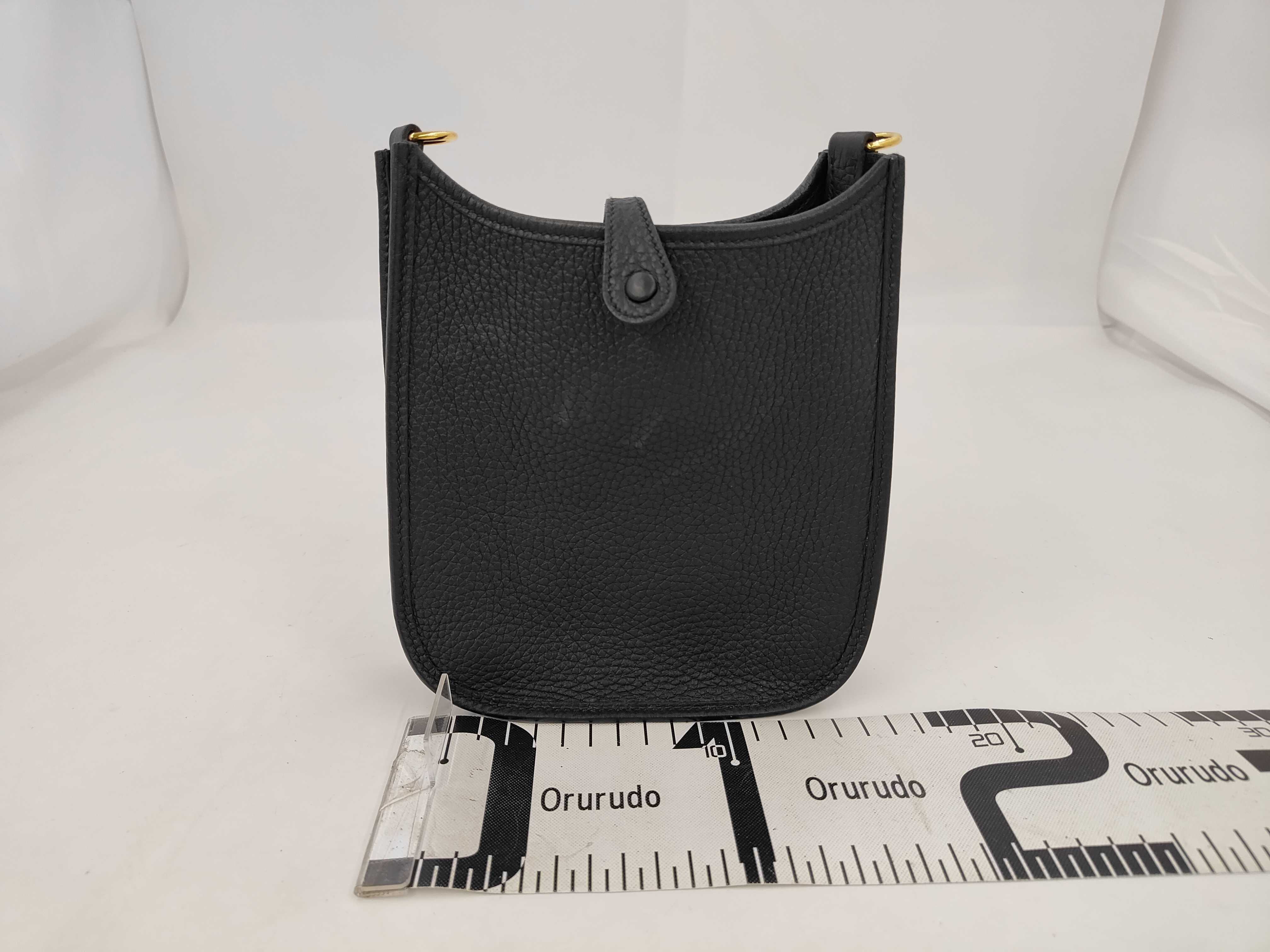Evelyne TPM U stamp, Taurillon Clemence leather, Noir (black), gold hardware shoulder bag — view 2