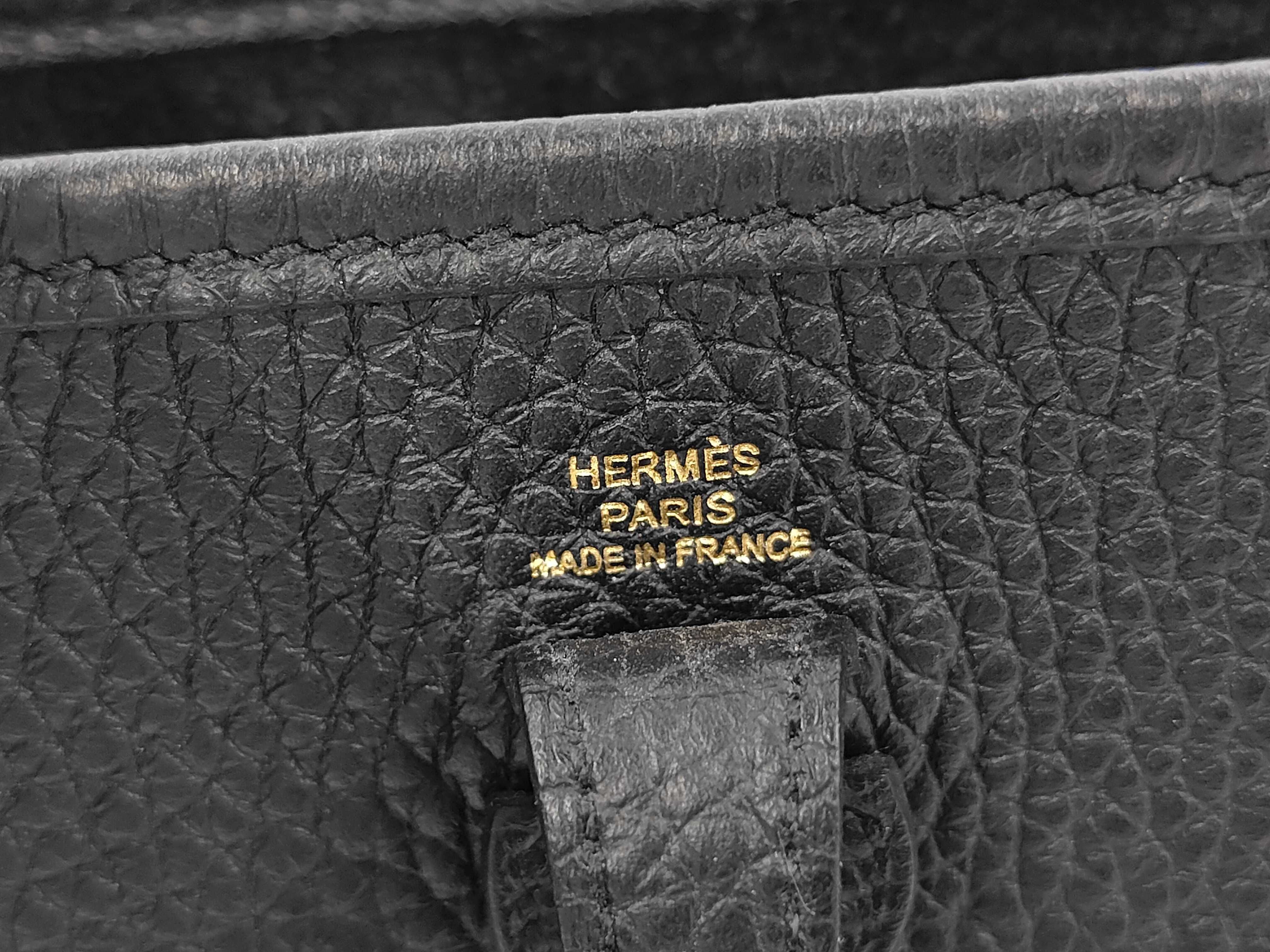 Evelyne TPM U stamp, Taurillon Clemence leather, Noir (black), gold hardware shoulder bag — view 7
