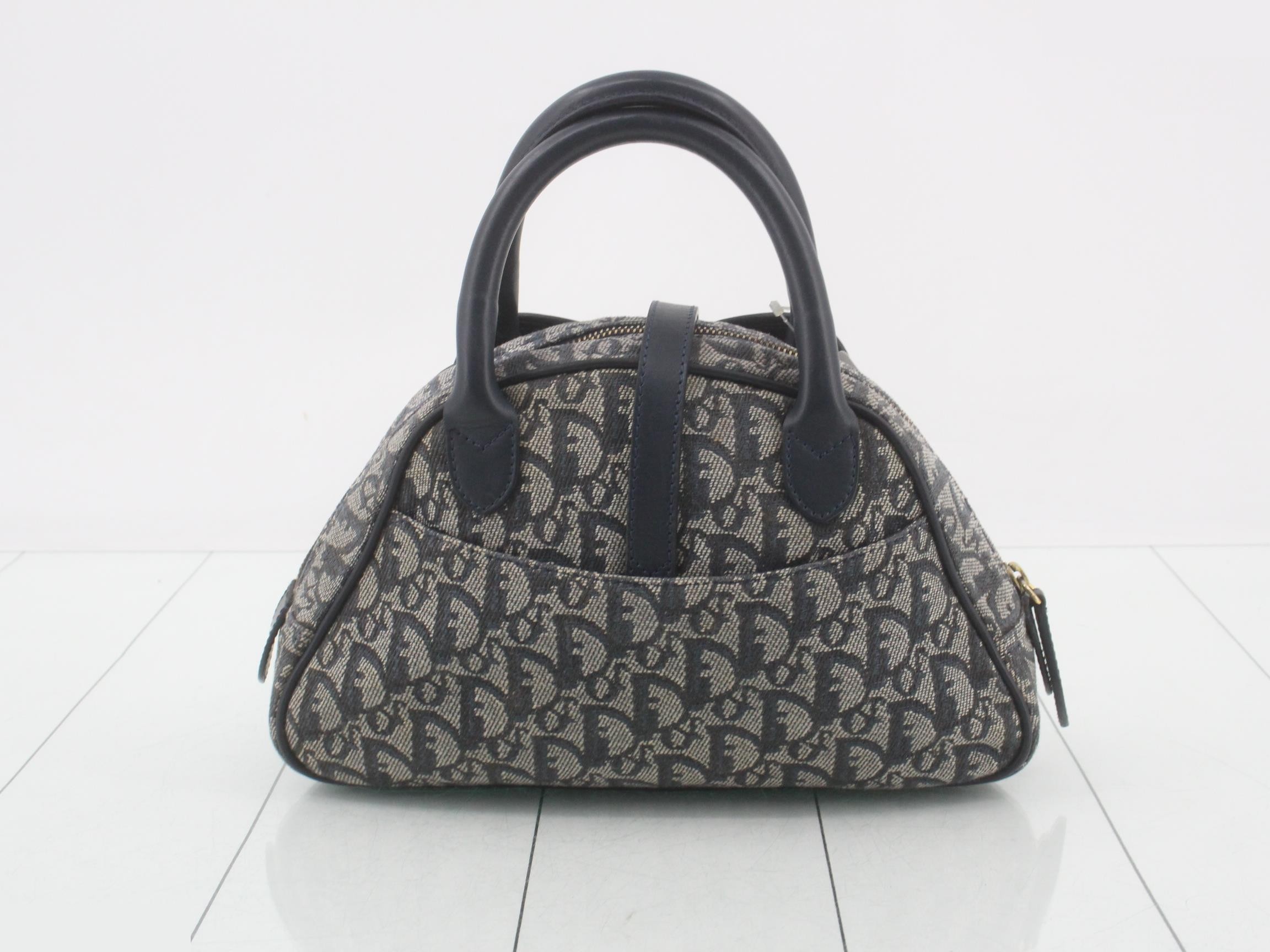 Trotter D-shaped clasp handbag, navy, 302 — view 2
