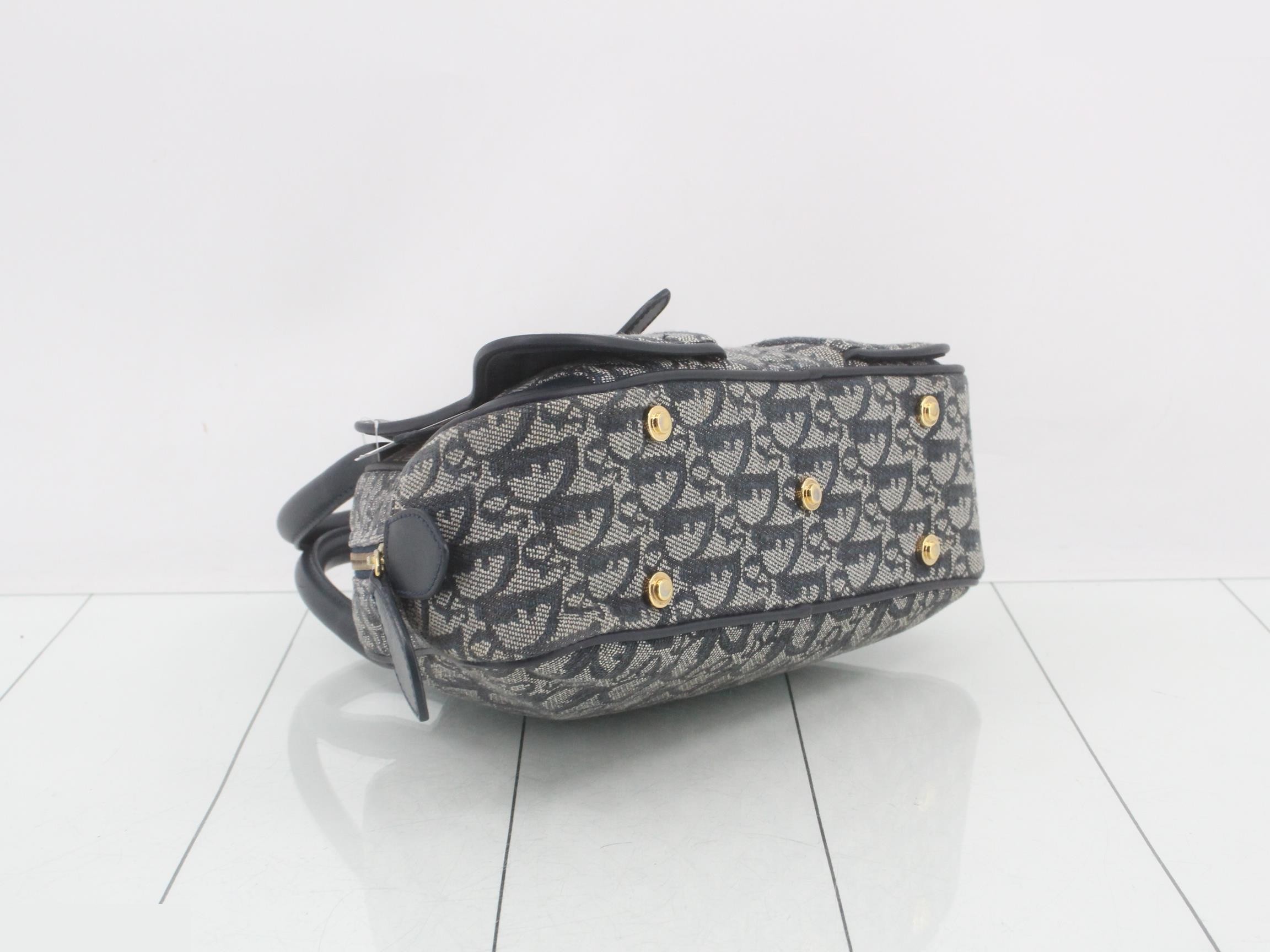Trotter D-shaped clasp handbag, navy, 302 — view 5