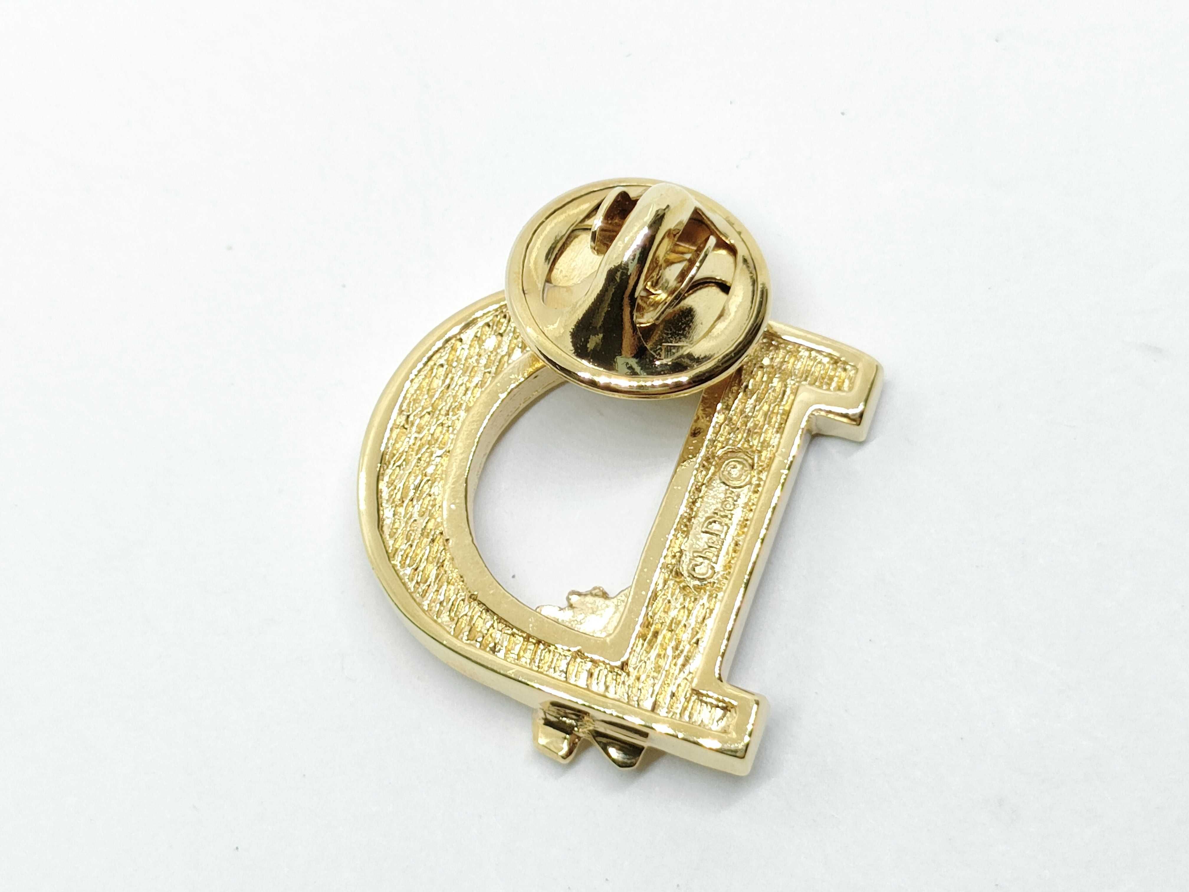 pin brooch — view 2