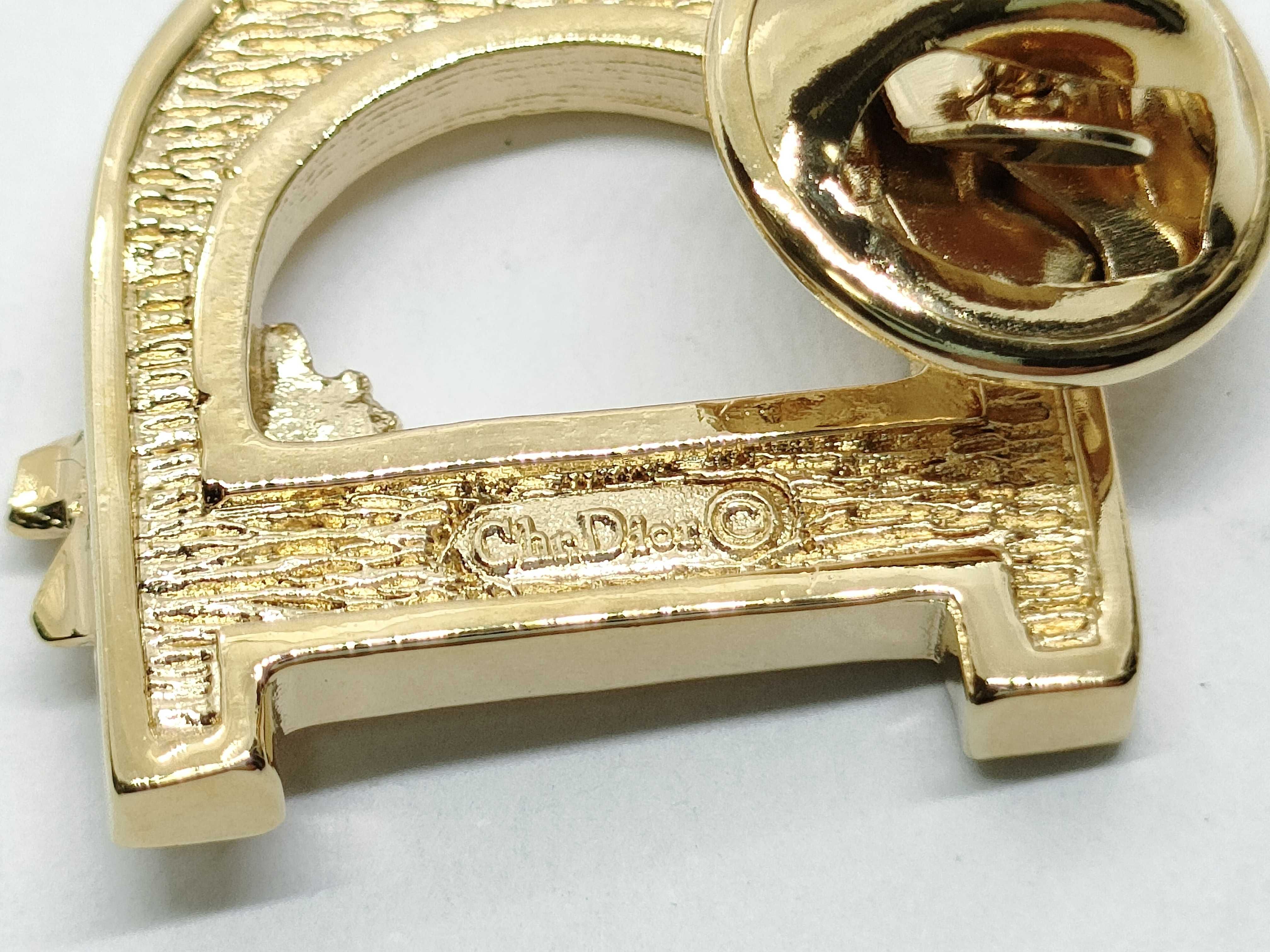 pin brooch — view 3