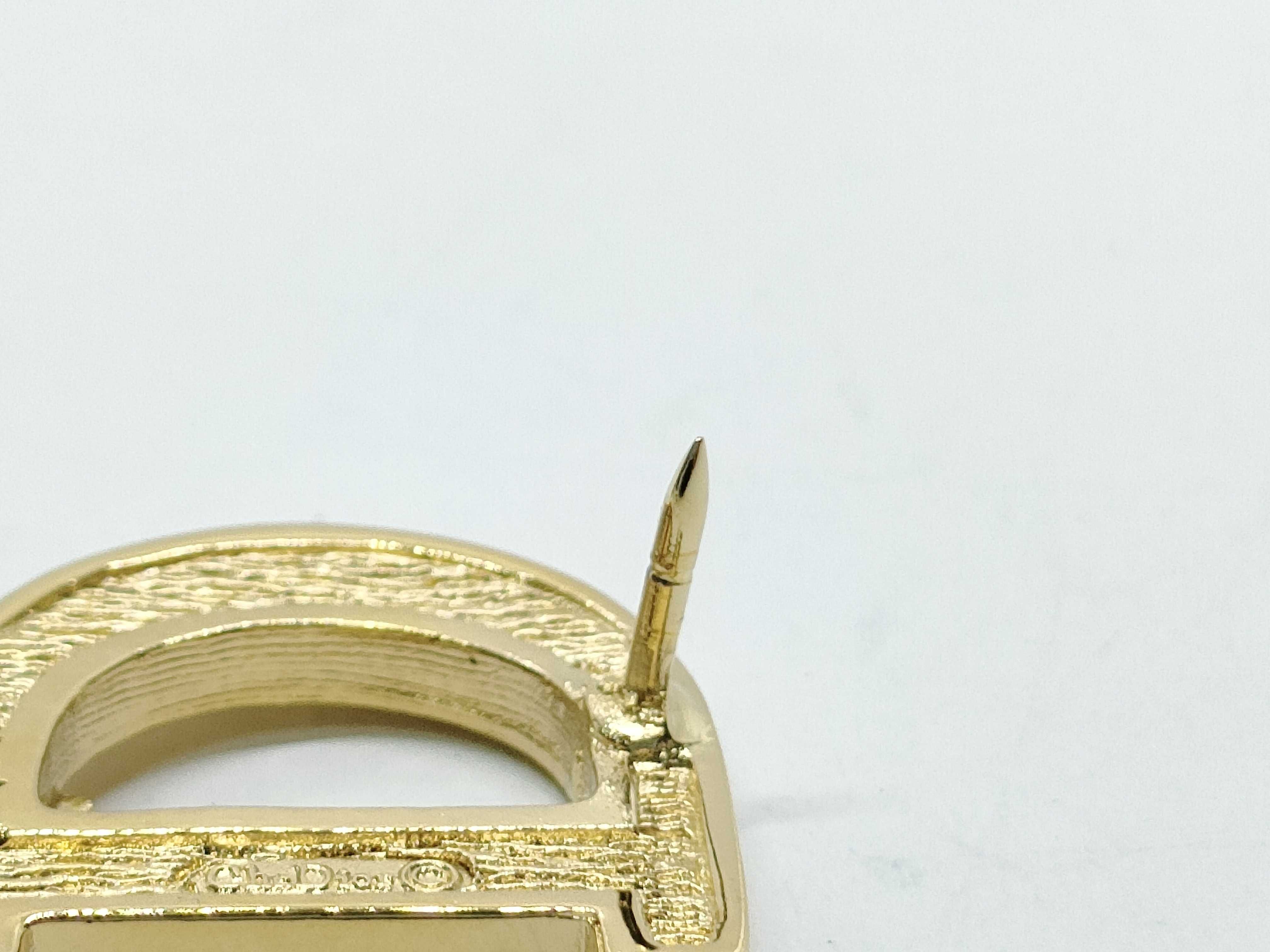 pin brooch — view 4