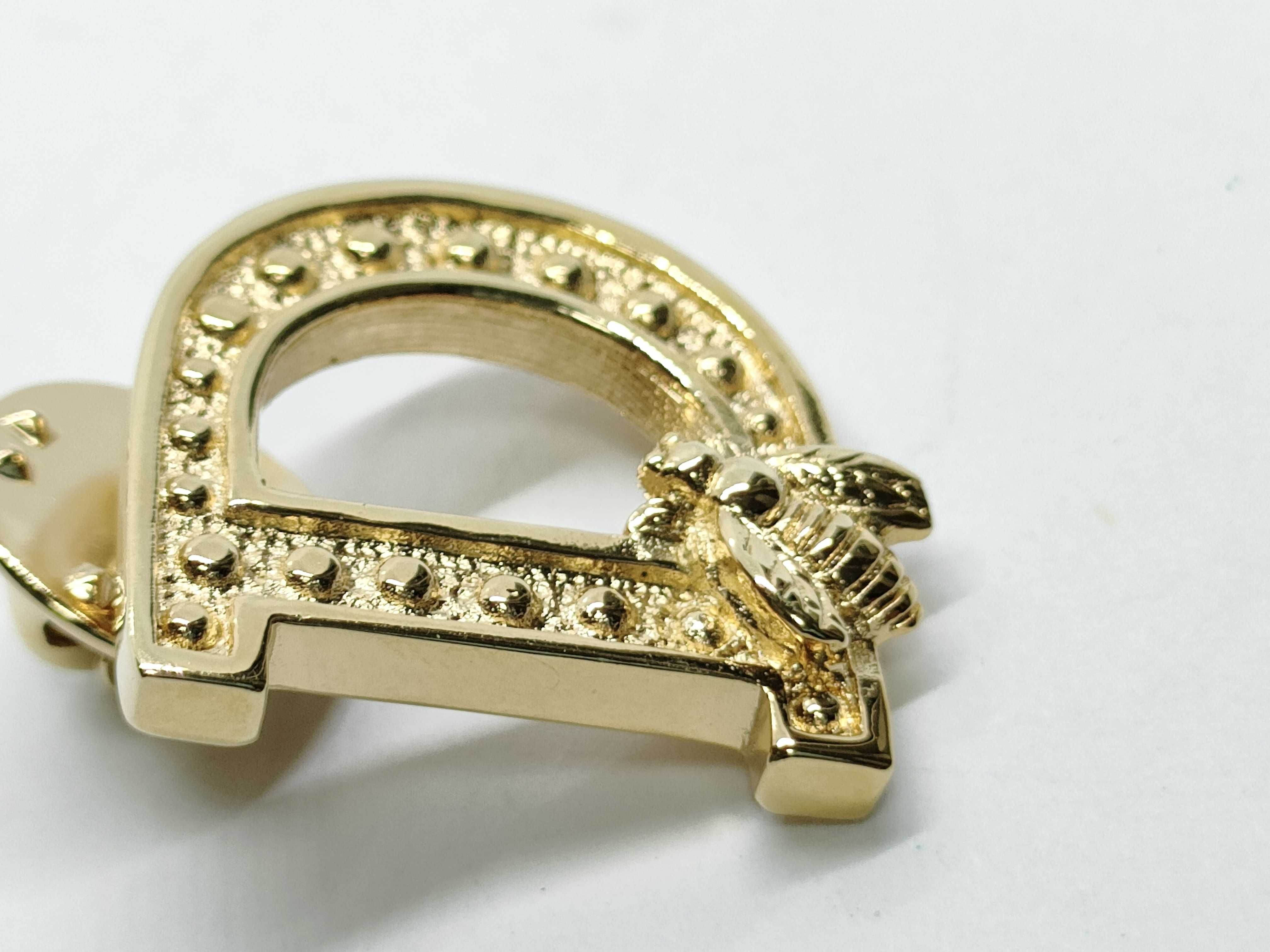 pin brooch — view 8