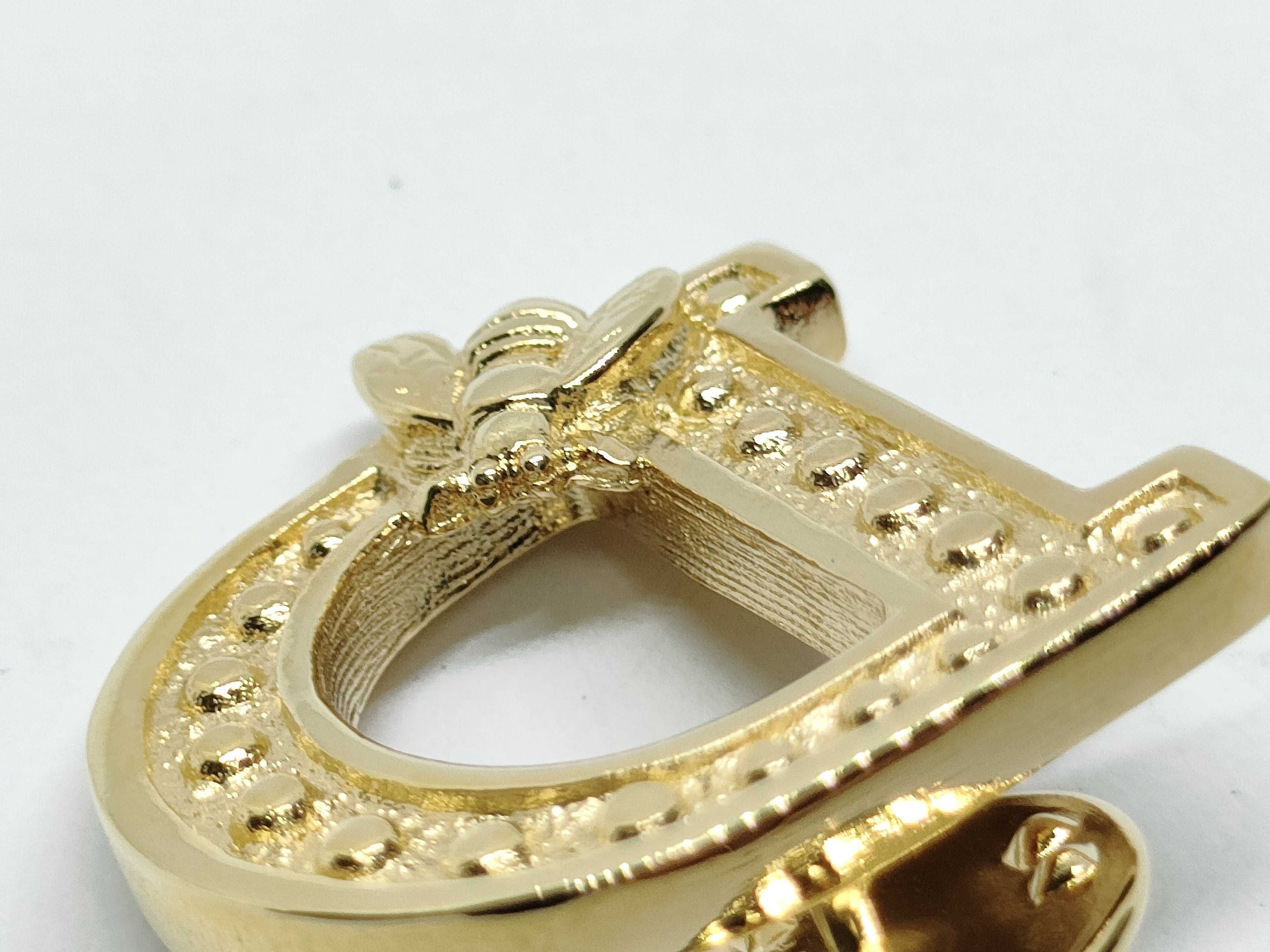 pin brooch — view 10