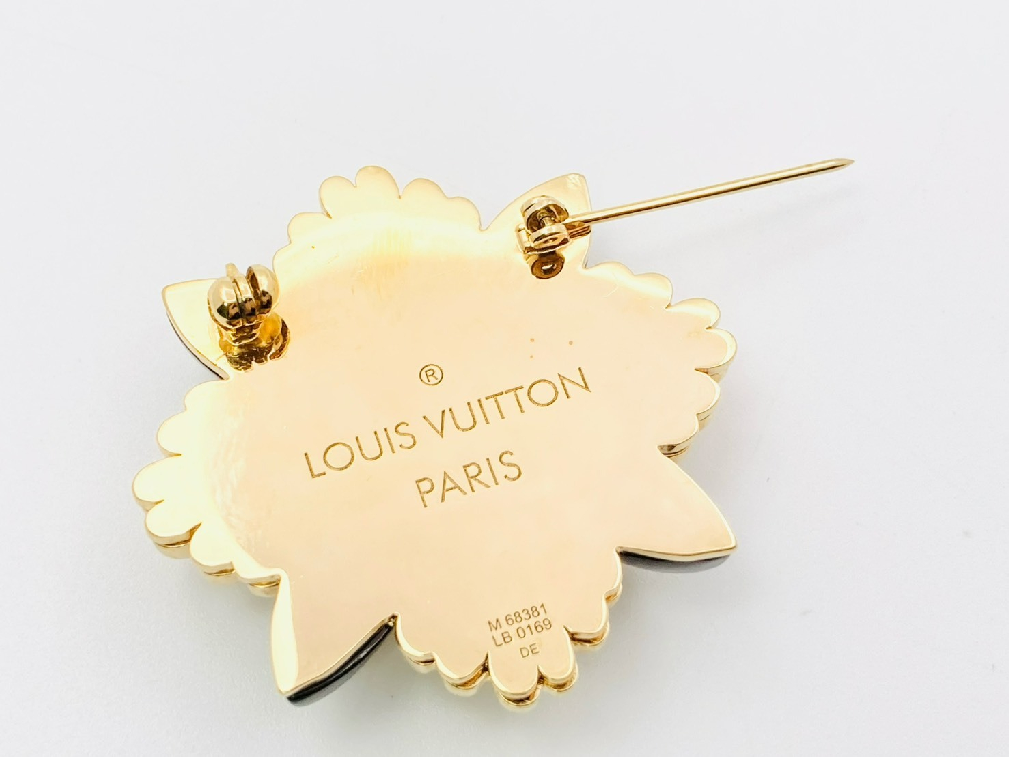M68381 Monogram Flower Brooch Gold x Black LB0169 Brooch — view 3