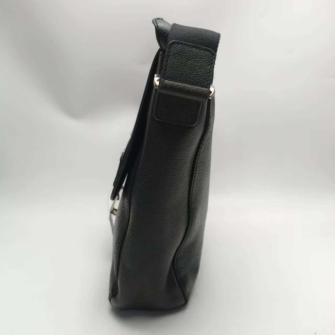 【*Shipped from: China*】BVLGARI Bulgari Leather Shoulder Bag — view 3