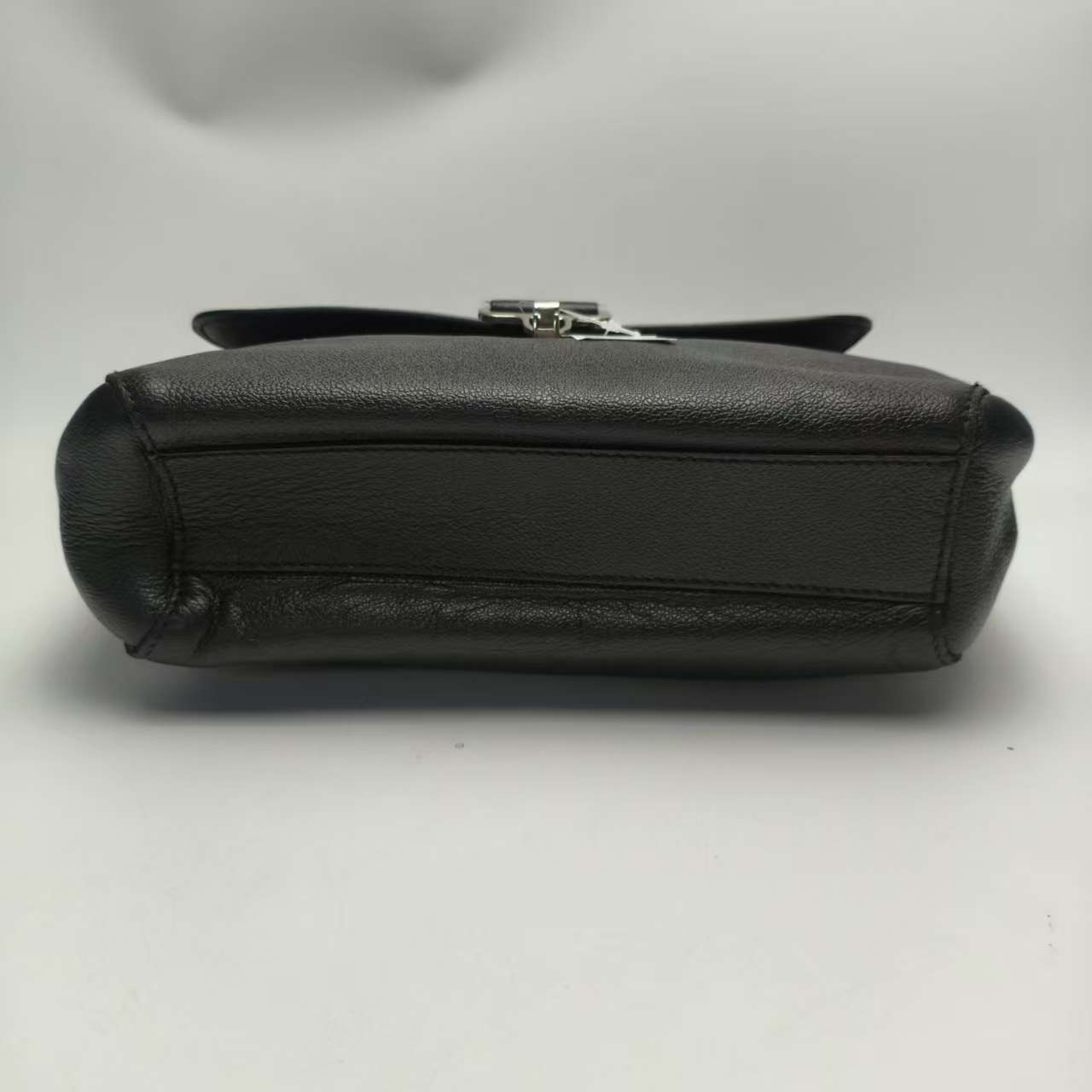 【*Shipped from: China*】BVLGARI Bulgari Leather Shoulder Bag — view 5