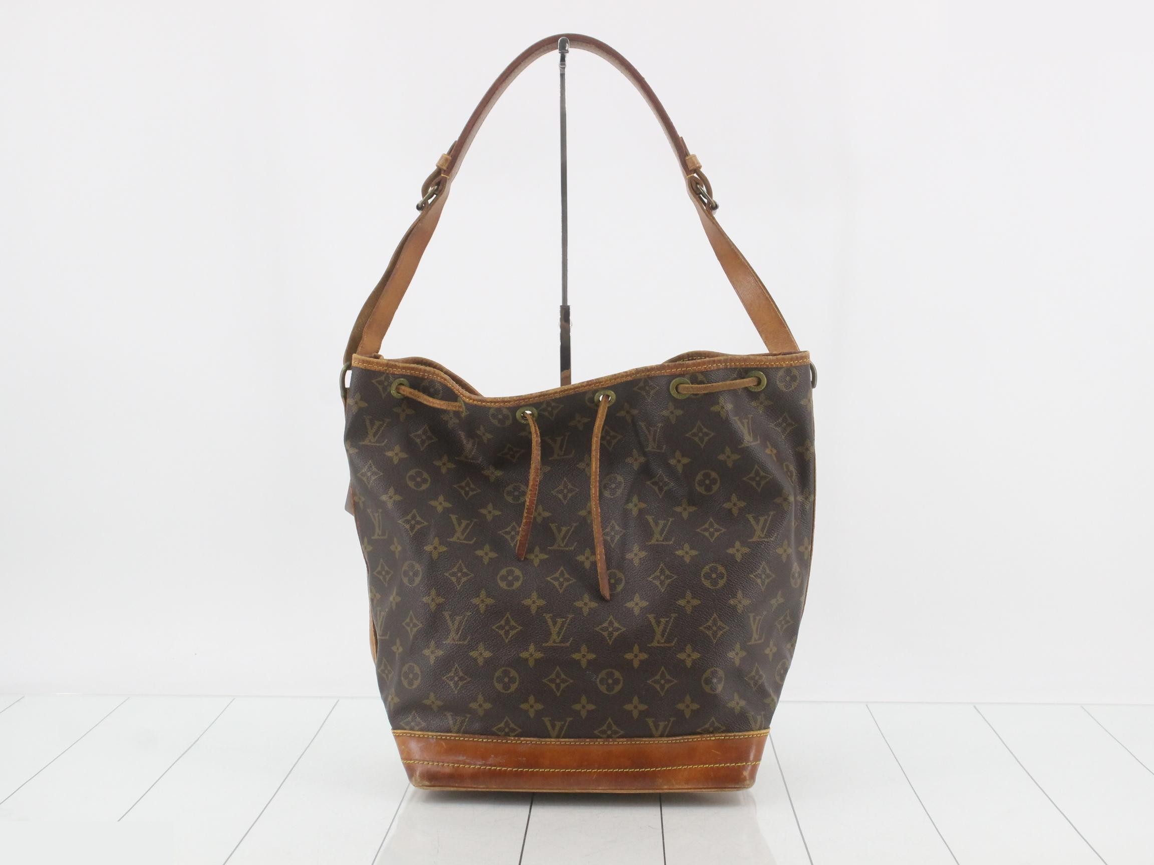 Noé Monogram Shoulder Bag