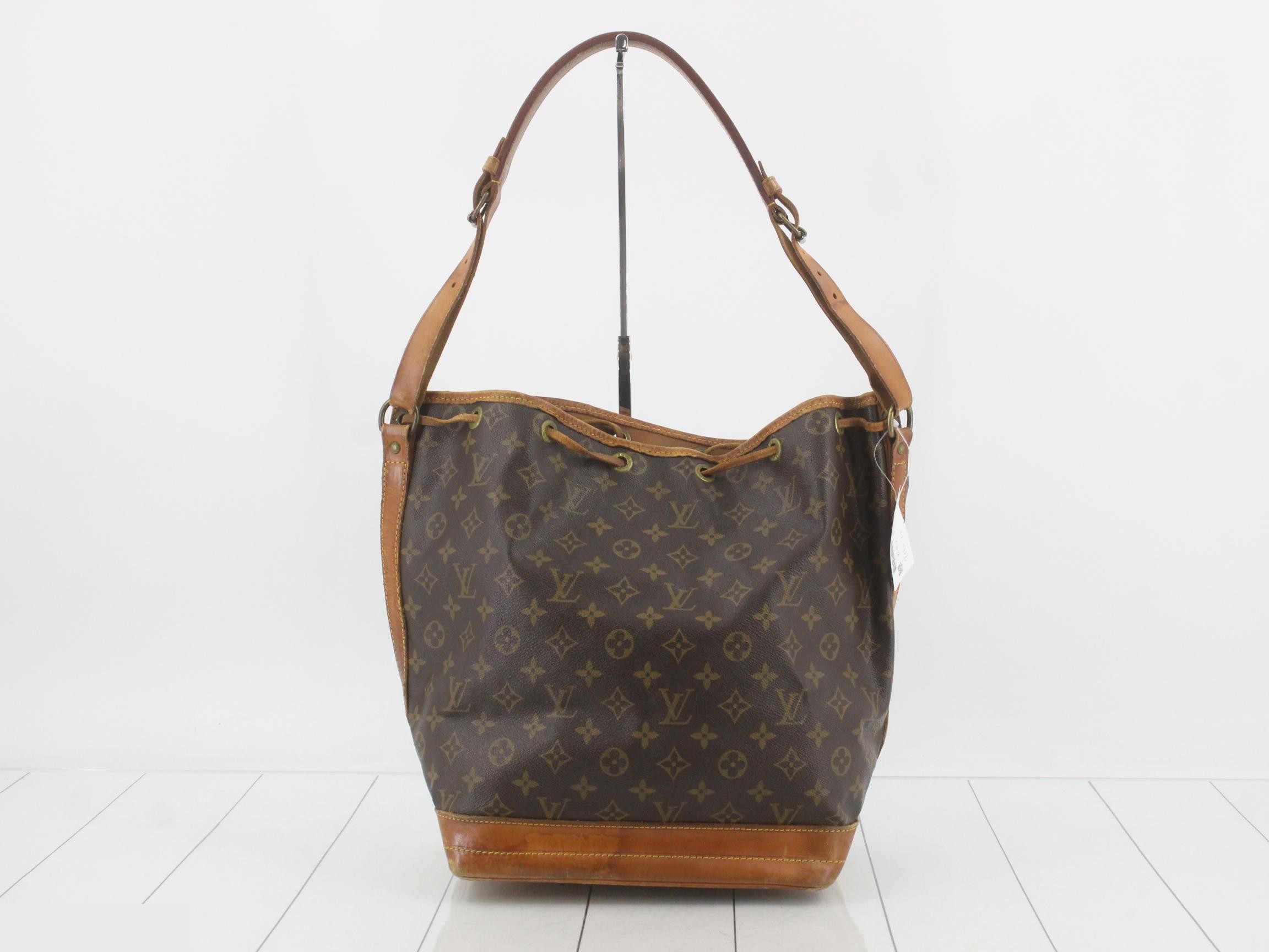 Noé Monogram Shoulder Bag — view 2