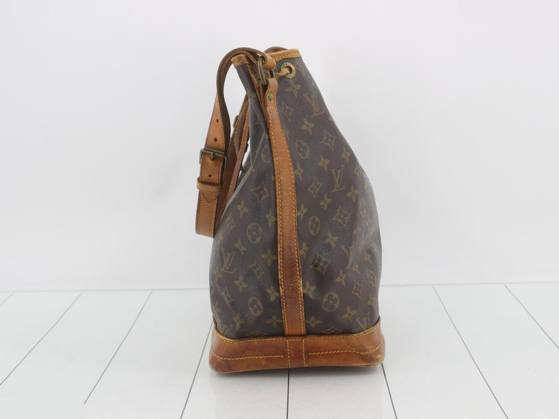 Noé Monogram Shoulder Bag — view 3