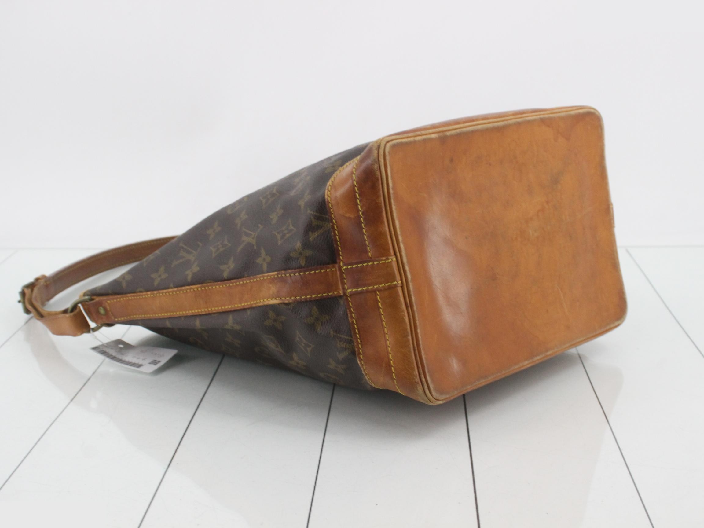 Noé Monogram Shoulder Bag — view 5