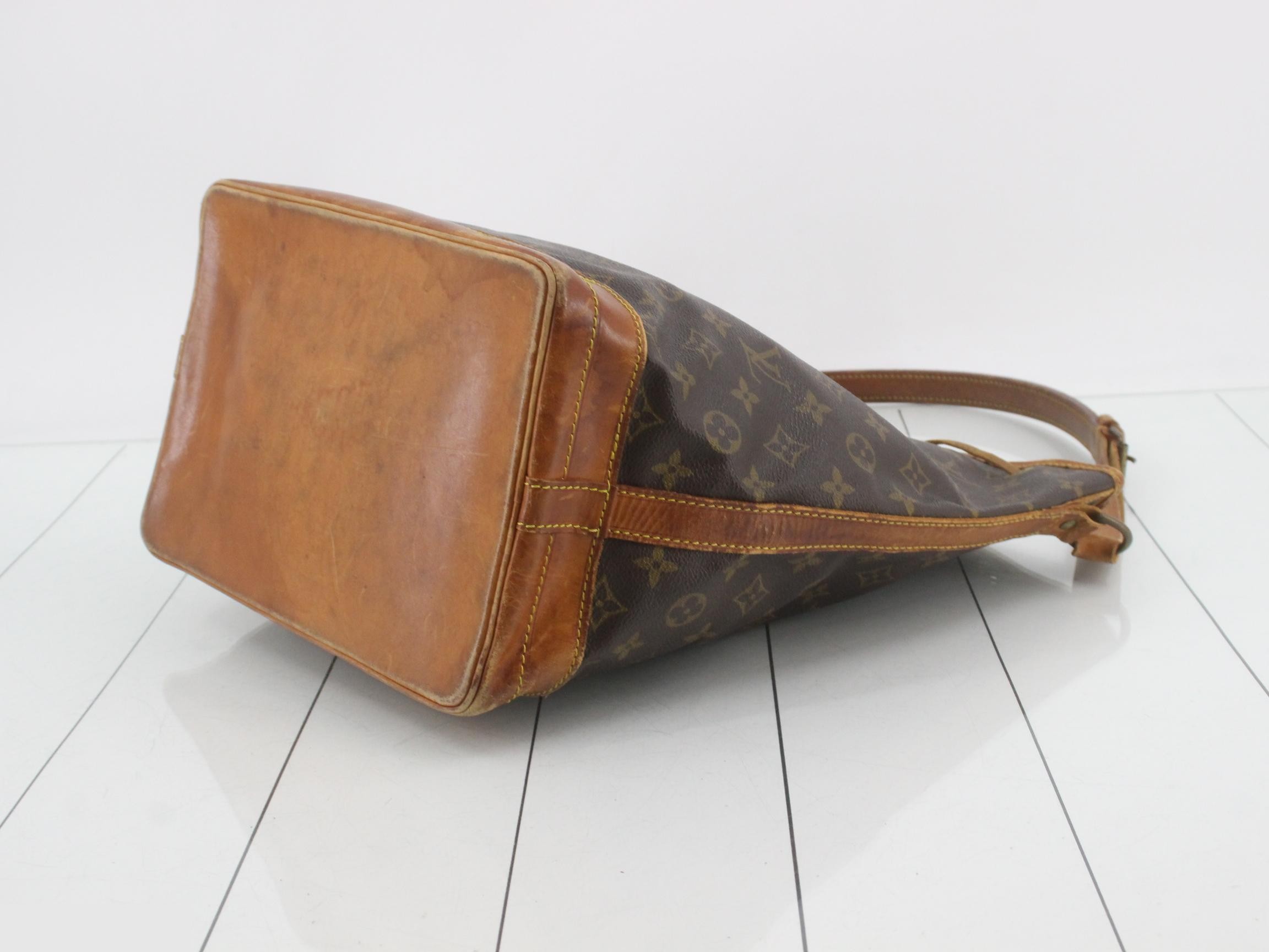 Noé Monogram Shoulder Bag — view 6