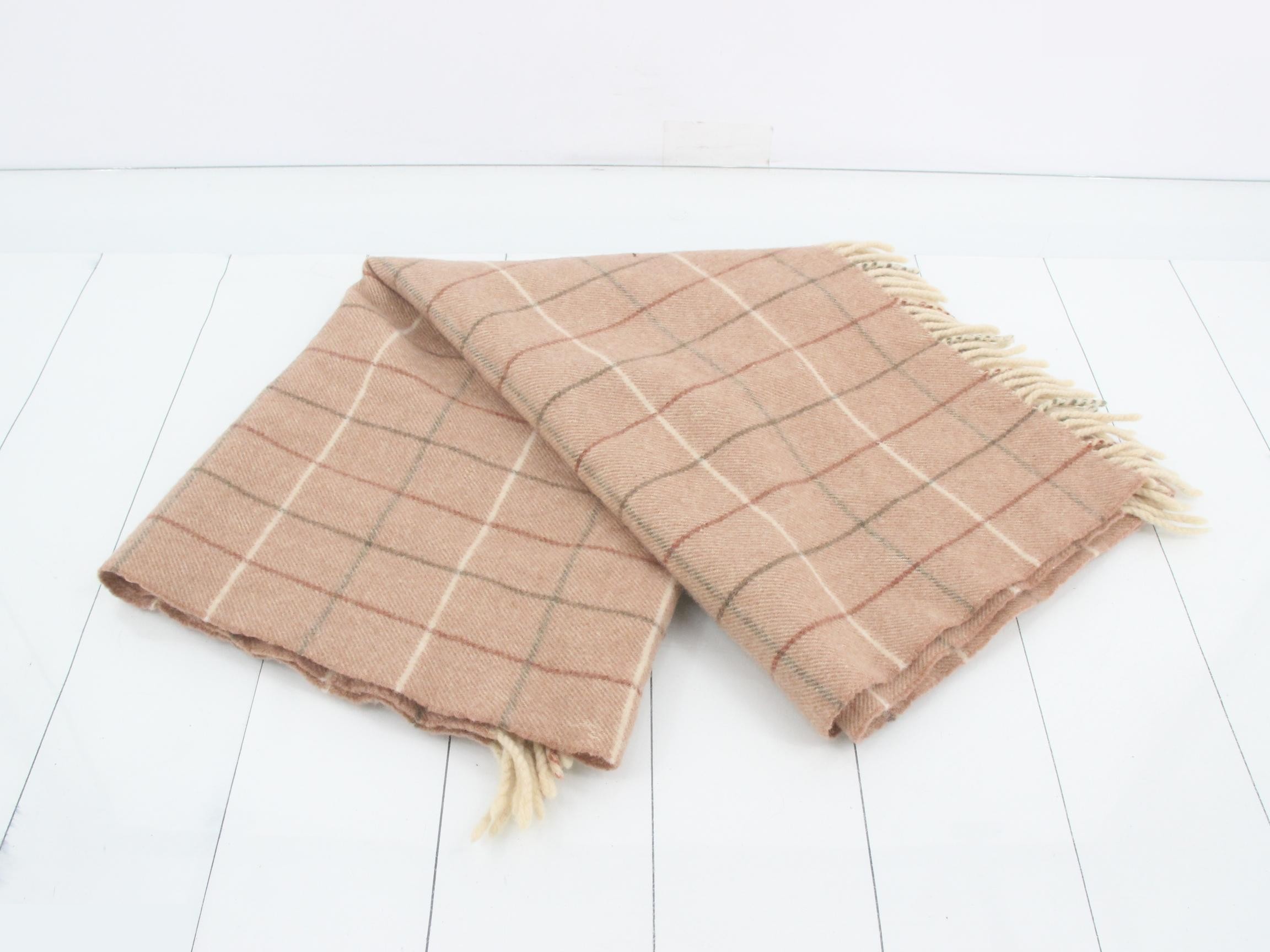 Nova Check lap blanket/shawl, beige — view 3