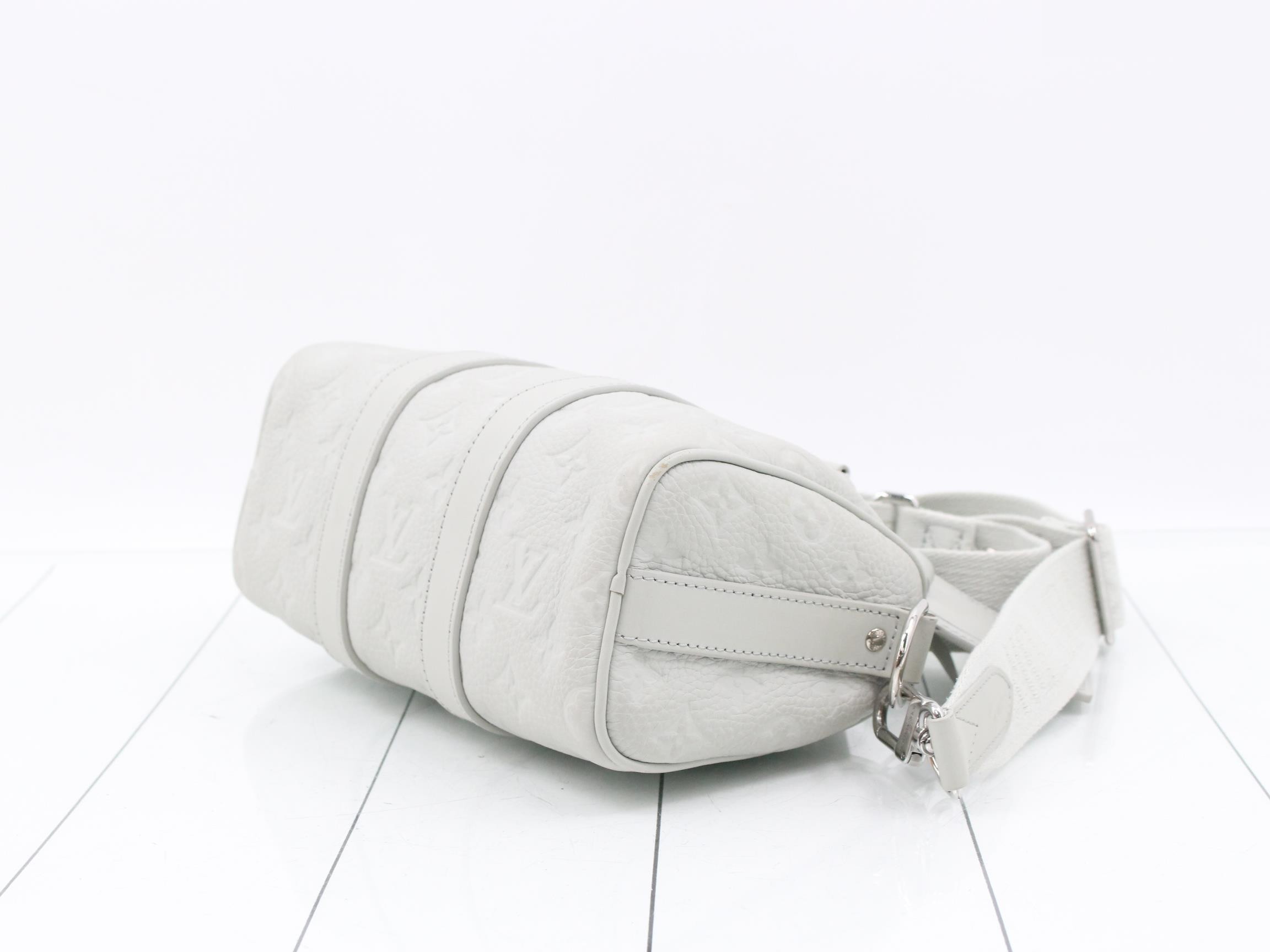 Monogram Taurillon Keepall Bandoulière 25 — view 6