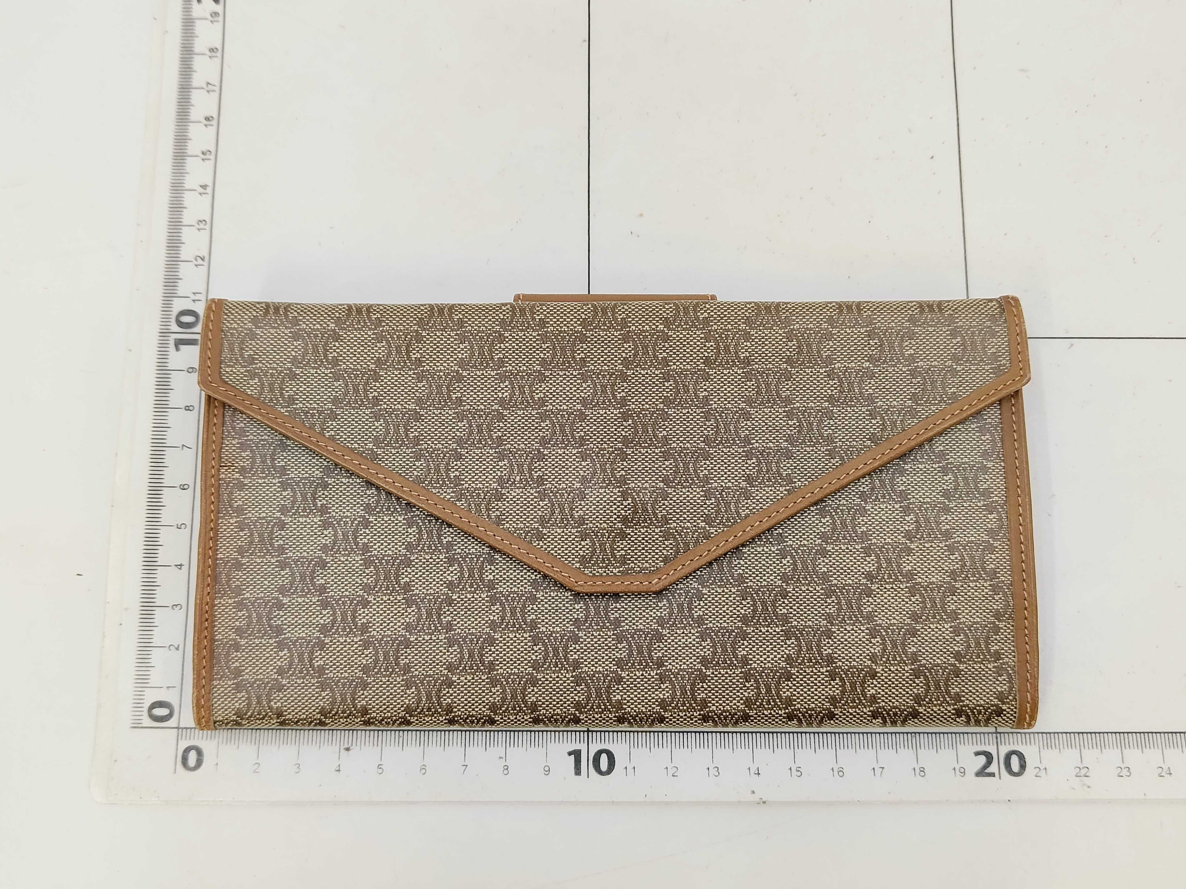 wallet — view 2